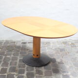 Postmodern round extendable dining table by Arnold Merckx for Arco, The Netherlands 1980s.