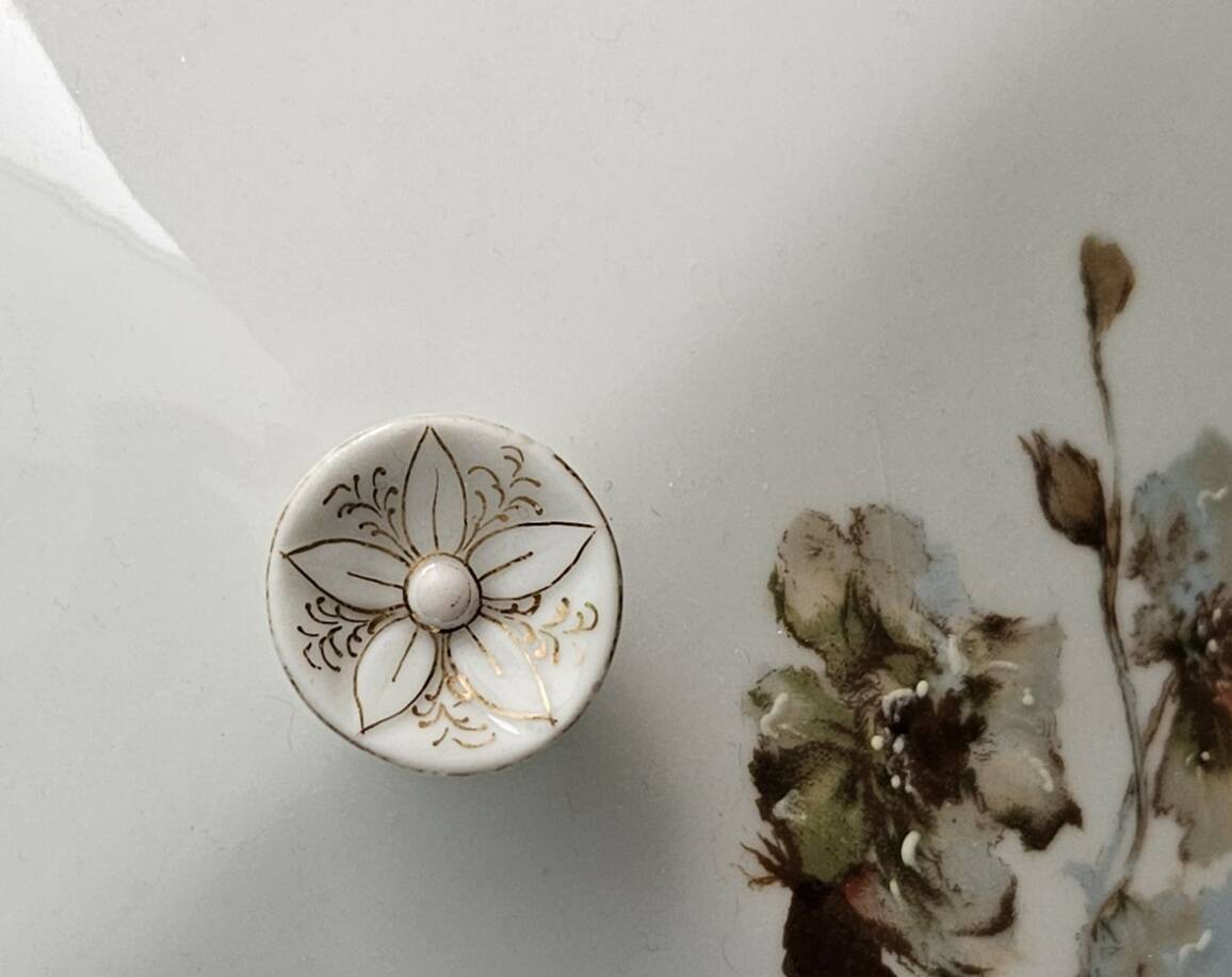 Haviland service plates, dishes on pedestals and soup tureen