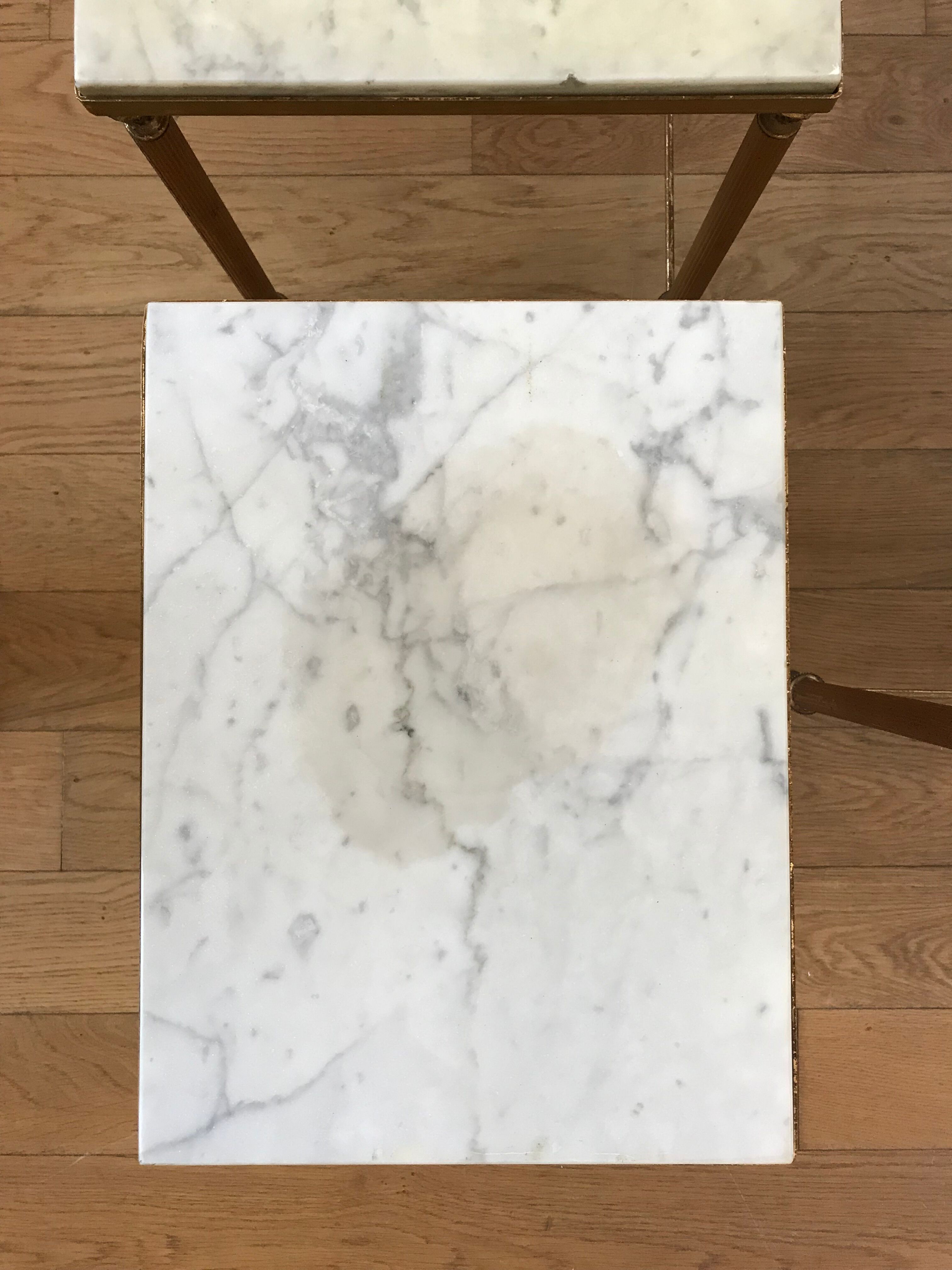 Pull-out tables in golden brass and marble