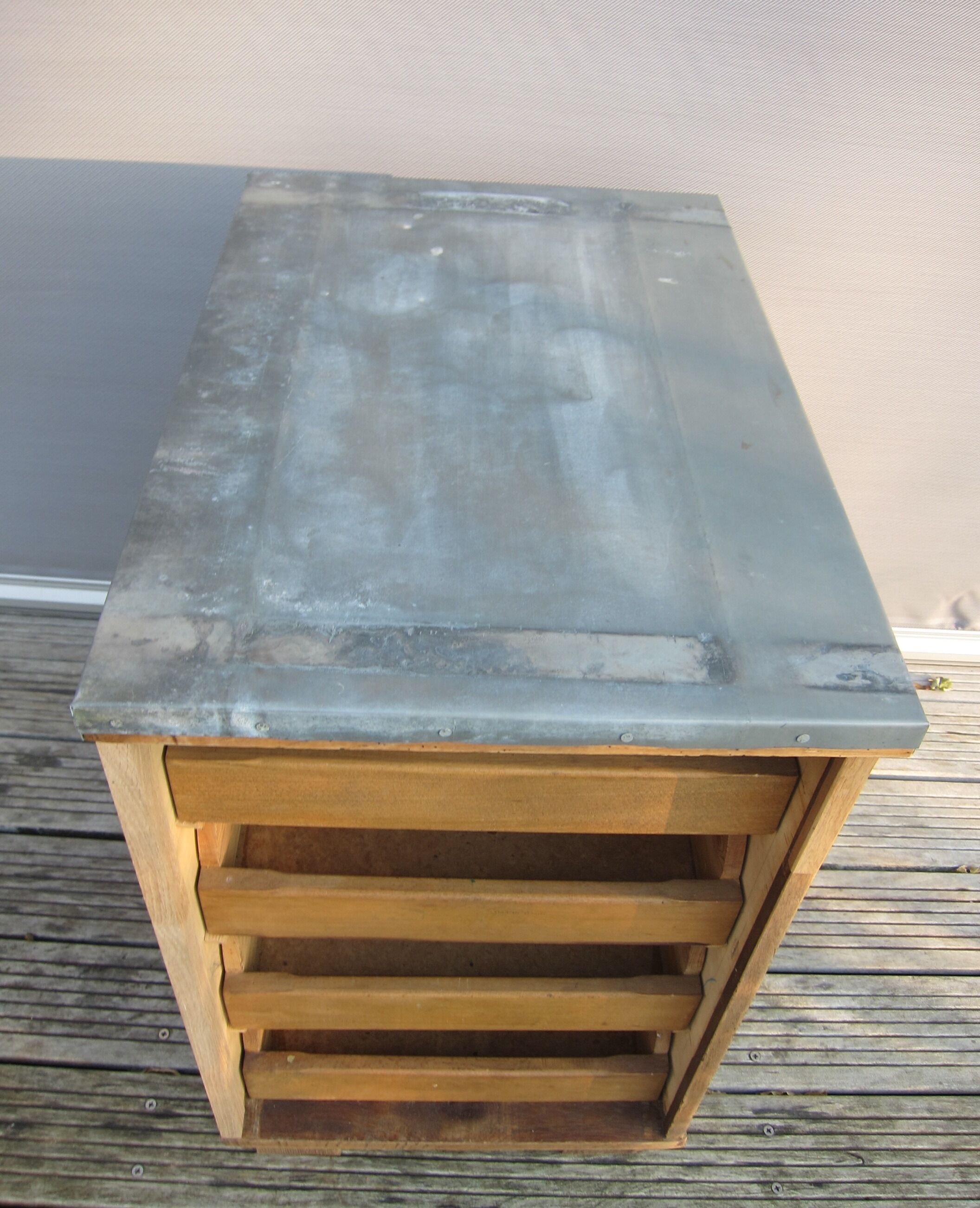 Furniture of haberdashery 4 drawers and zinc