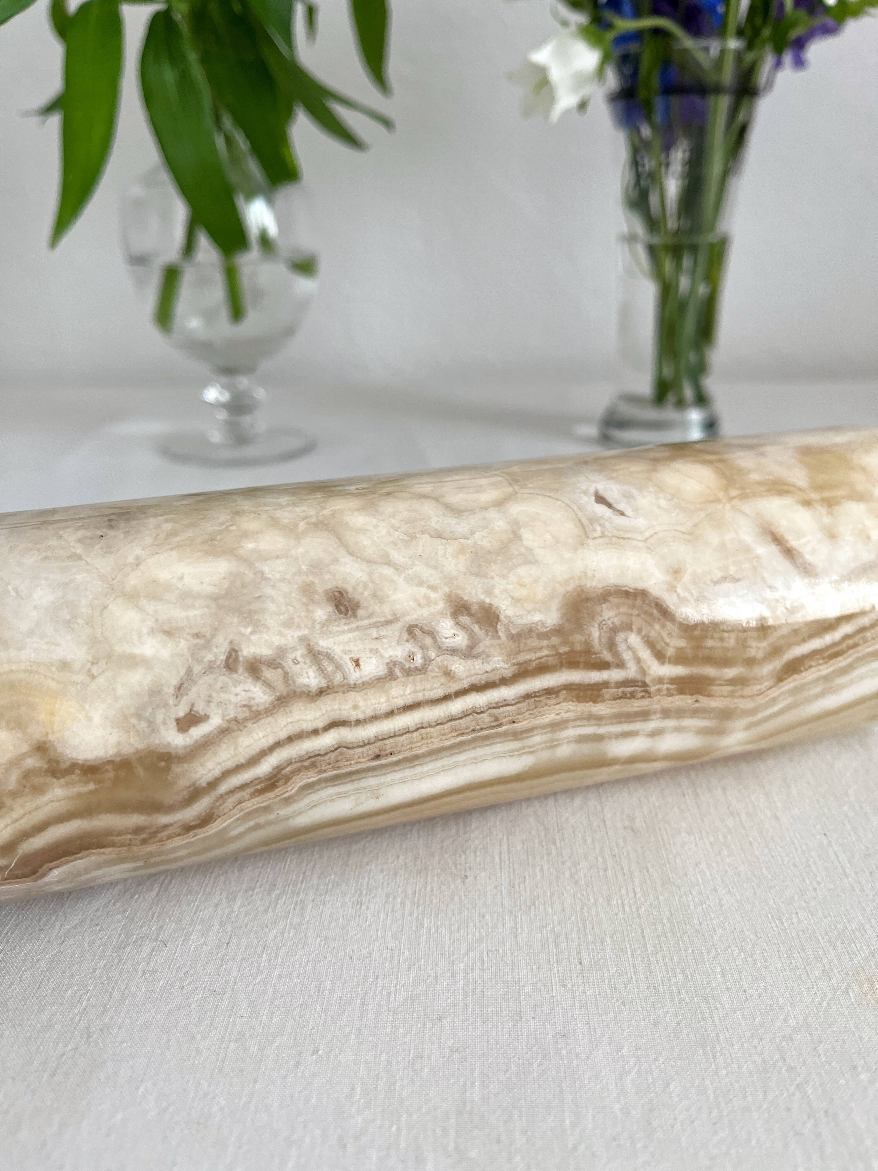 Straight vase in vintage alabaster or onyx
