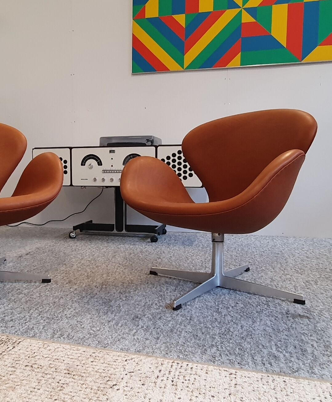 Pair of Swan armchairs by Arne Jacobsen for Fritz Hansen