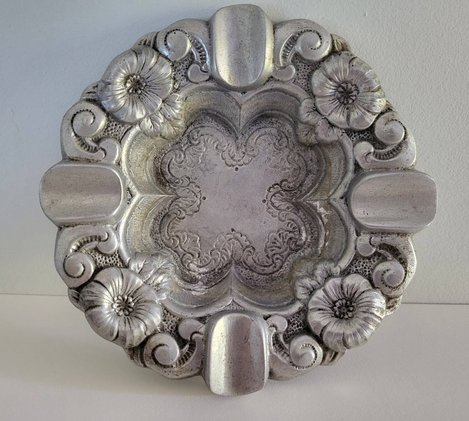 Metal ashtray in silver colour