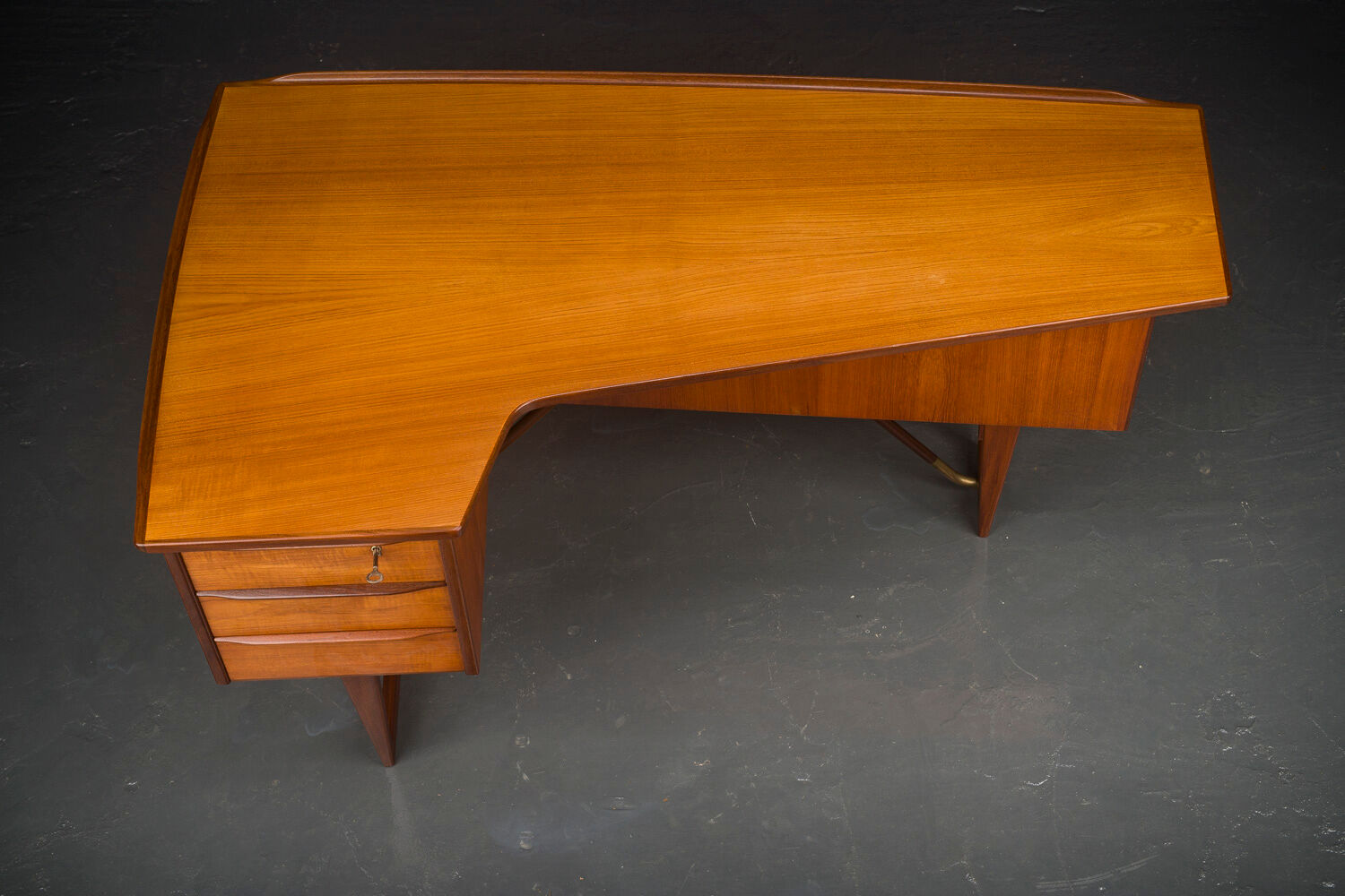 Bureau vintage scandinave danois en teck Boomerang, Peter Løvig Nielsen, 1950