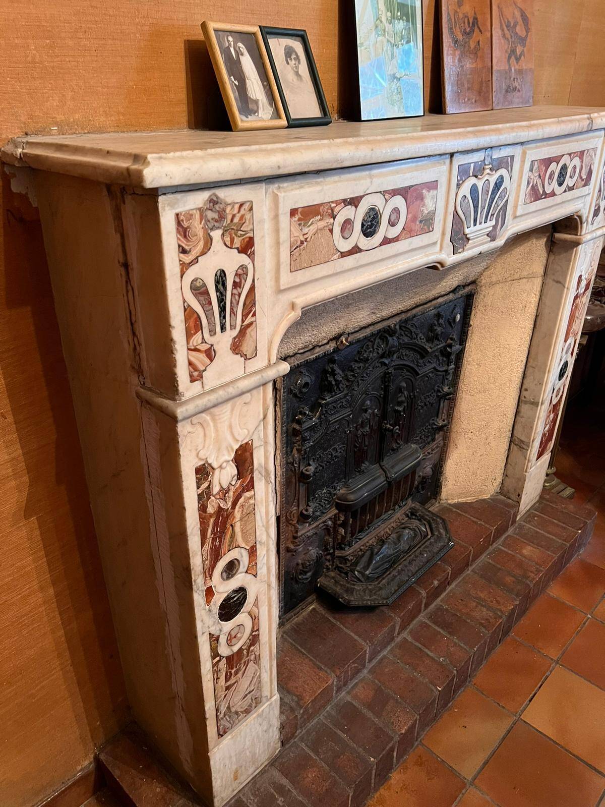 Carrara marble fireplace with 18th century incrustations