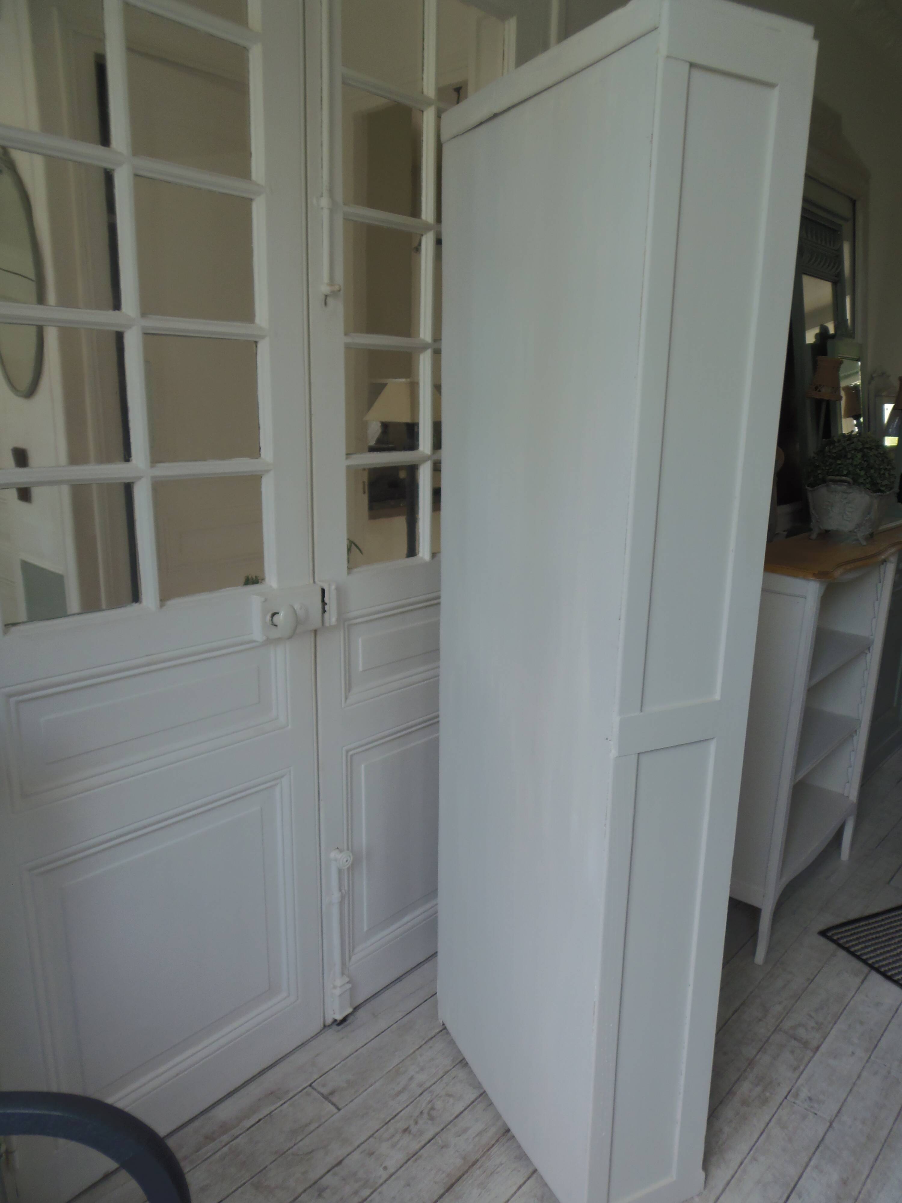 Bonnetière, vintage shallow dresser re-enchanted in pearl grey.