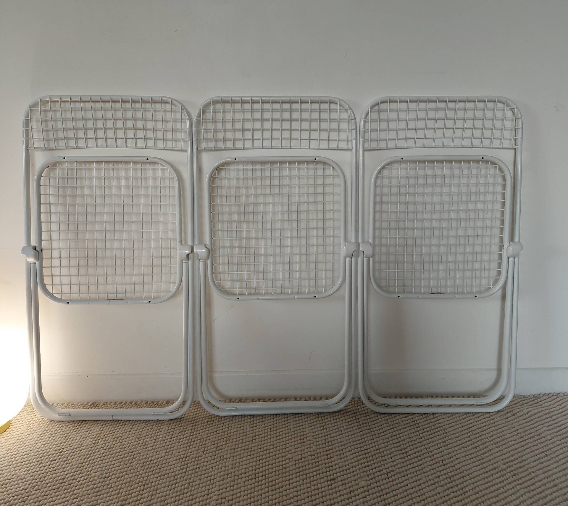 Set of 3 vintage white lacquered metal folding chairs Talin (Italy 70s)