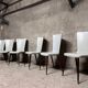 Serie de 6 chaises Baumann modèle Essor en simili cuir blanc