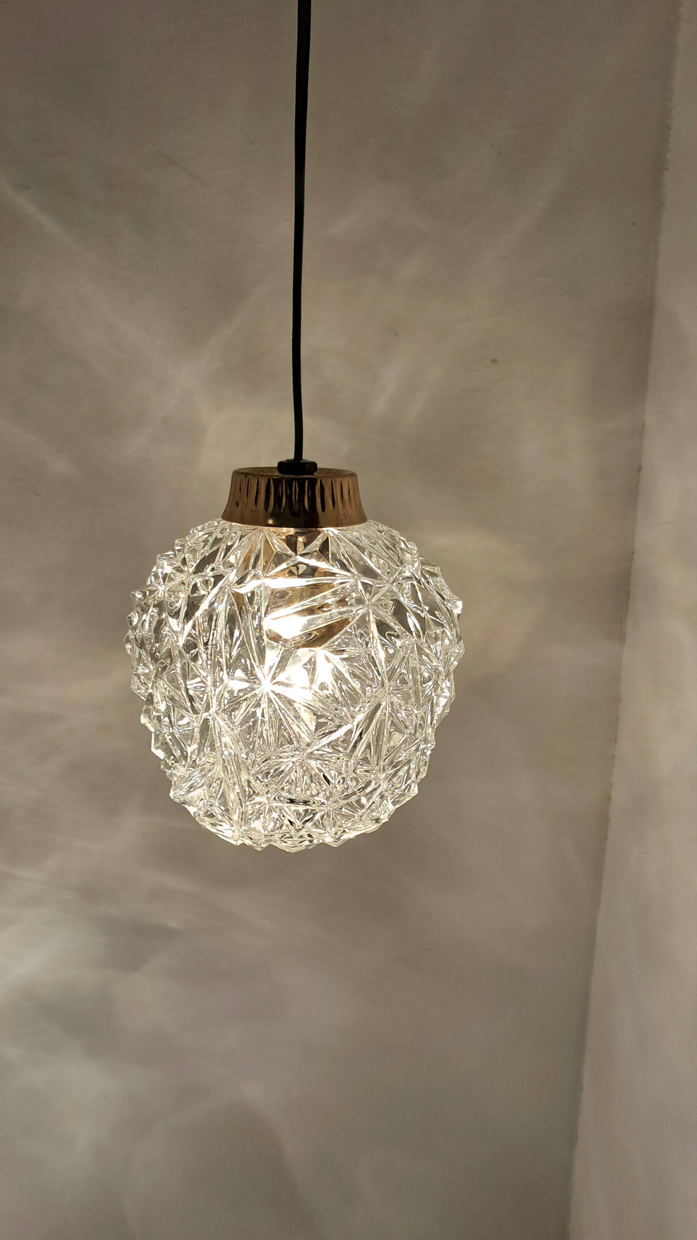 Two-light cascade pendant in gold-plated brass and molded glass