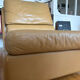 Chauffeuse en cuir vintage