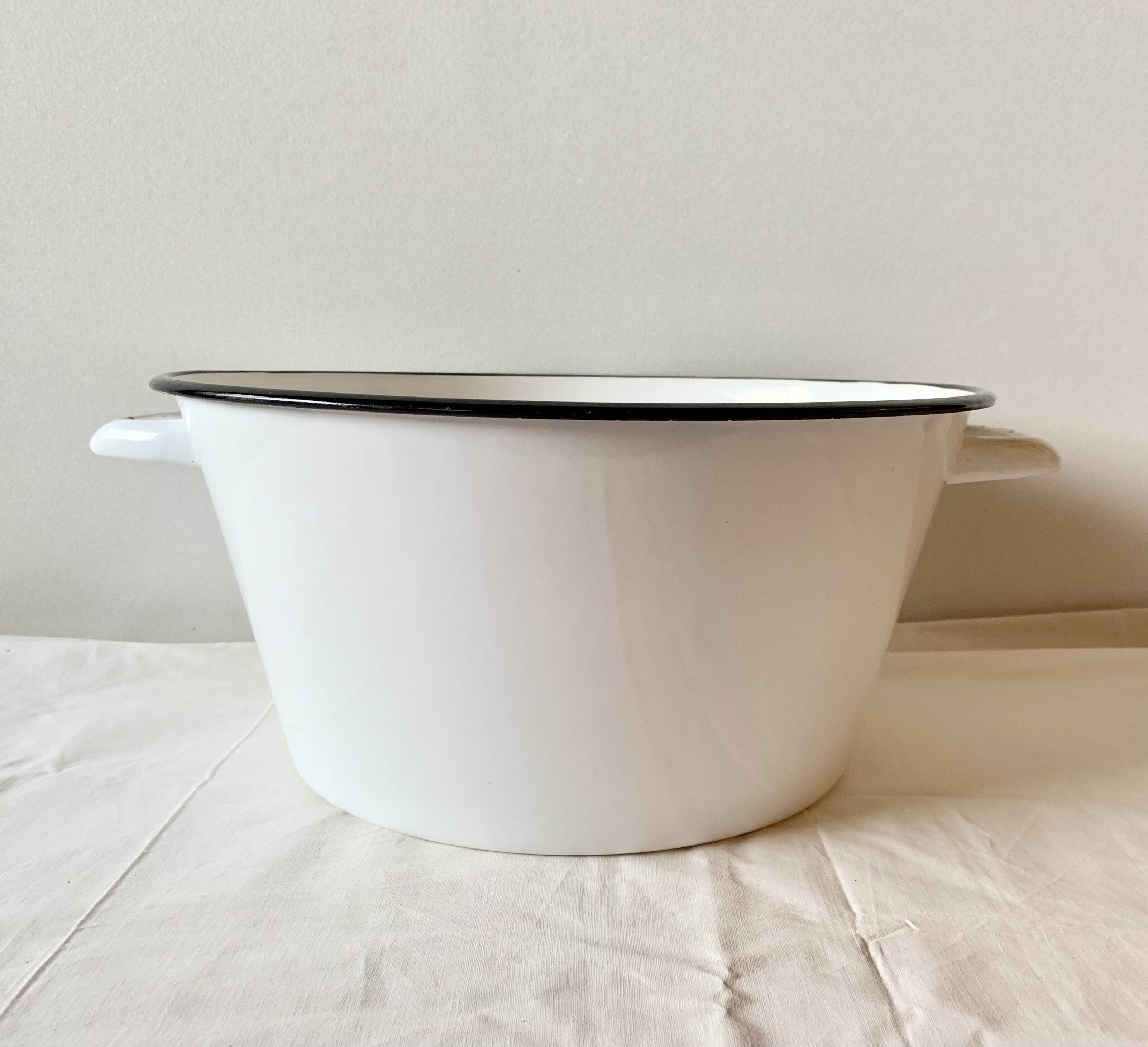 Large vintage basin in white enameled sheet metal