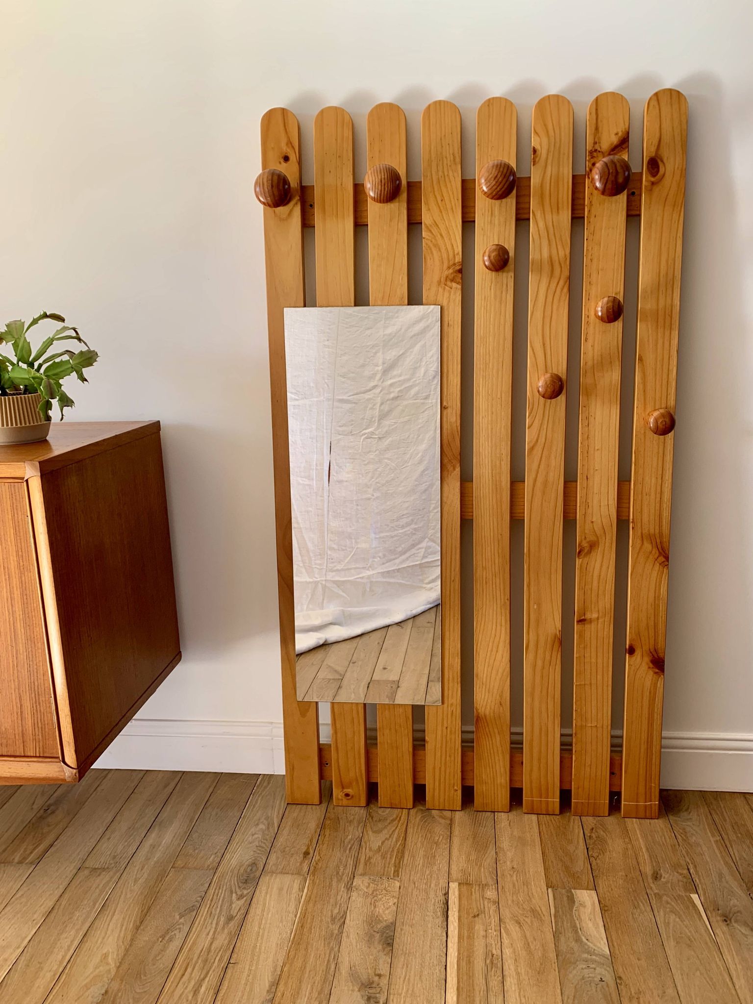 cloakroom coat rack mirror in blond pine 70s-80s