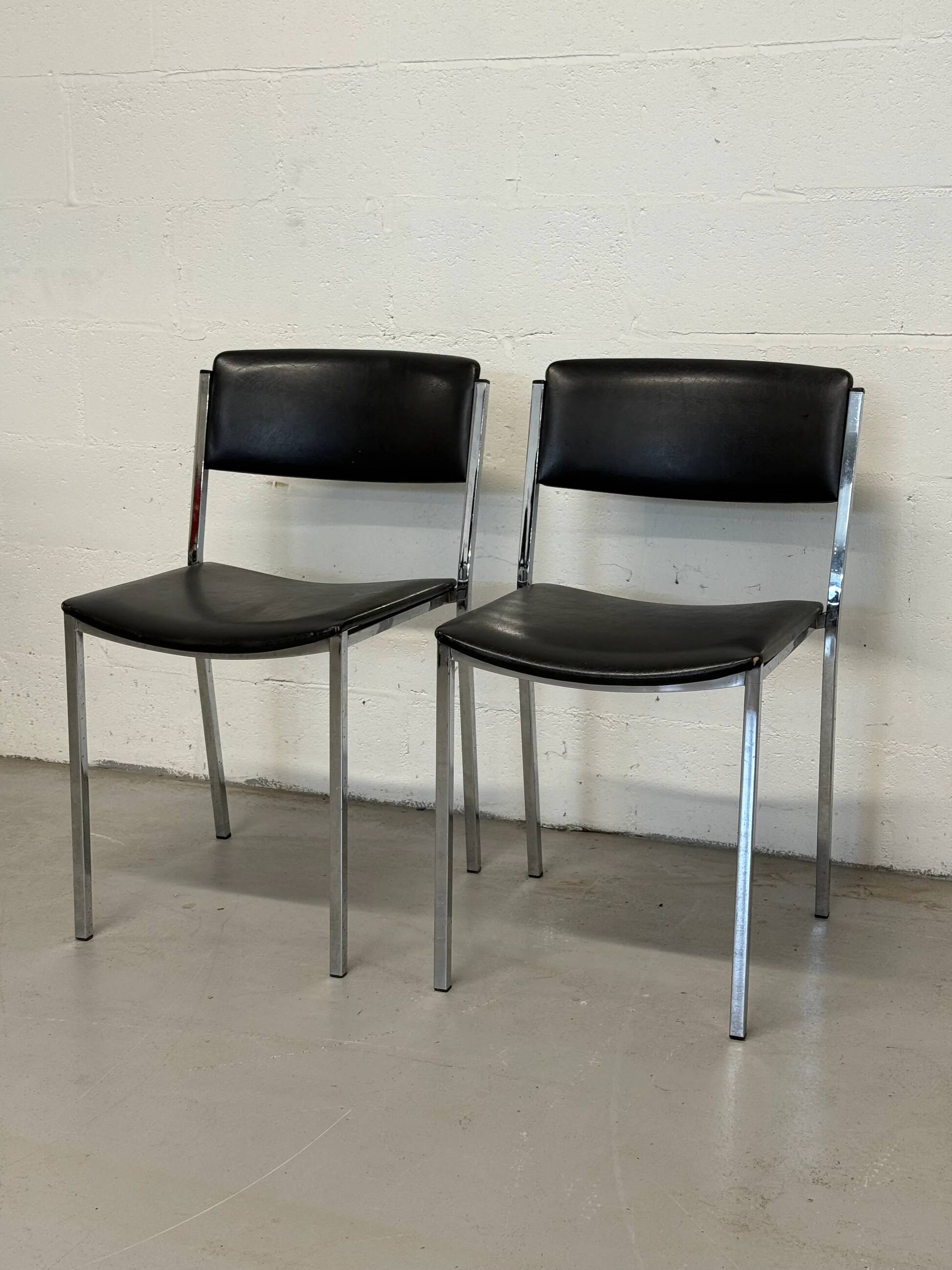 Paire de chaises Mauser, signées