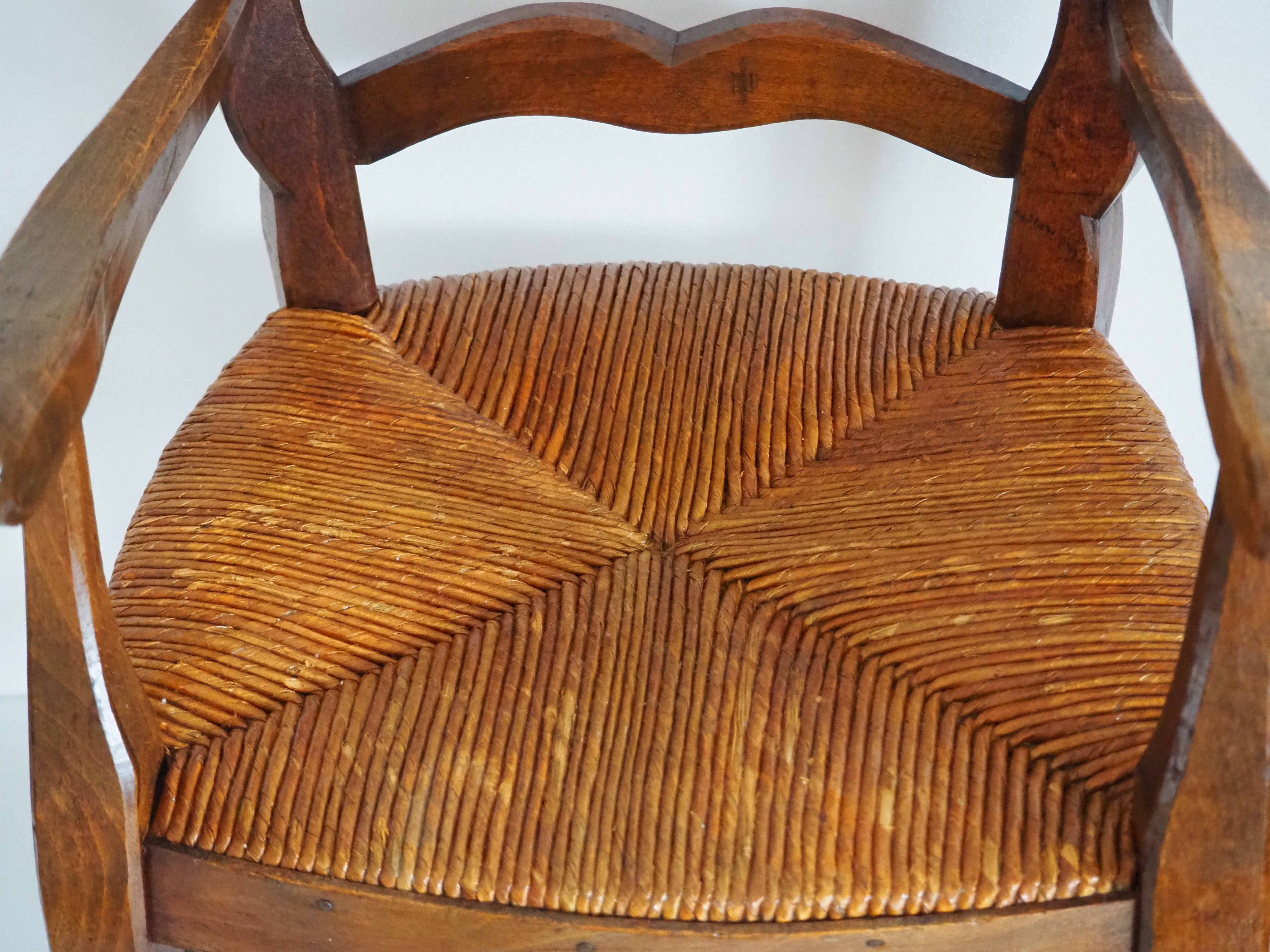 Children's armchair in solid wood with its mulched seat