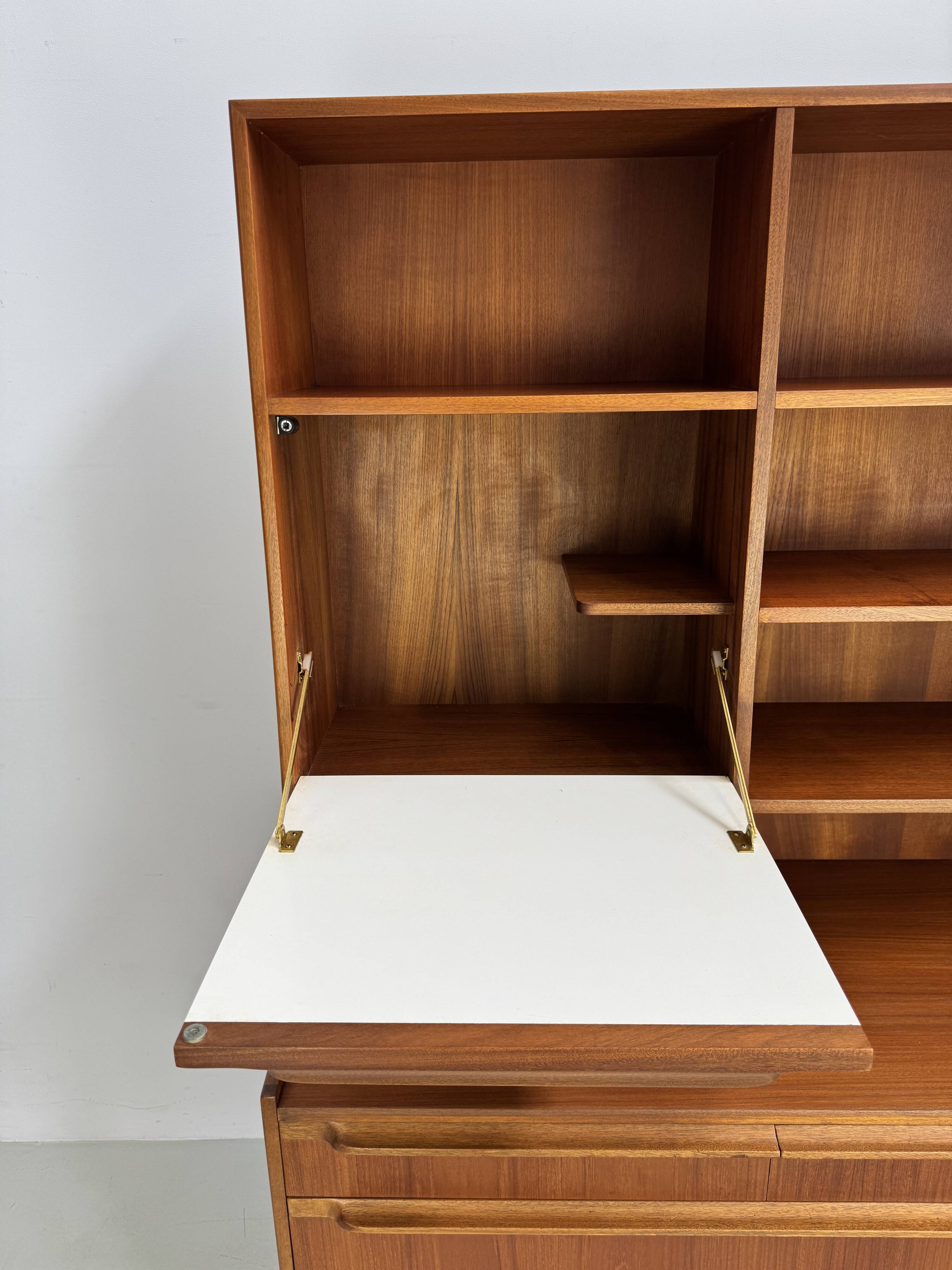 Vintage McIntosh design bookcase by T. Robertson from the 1960s.