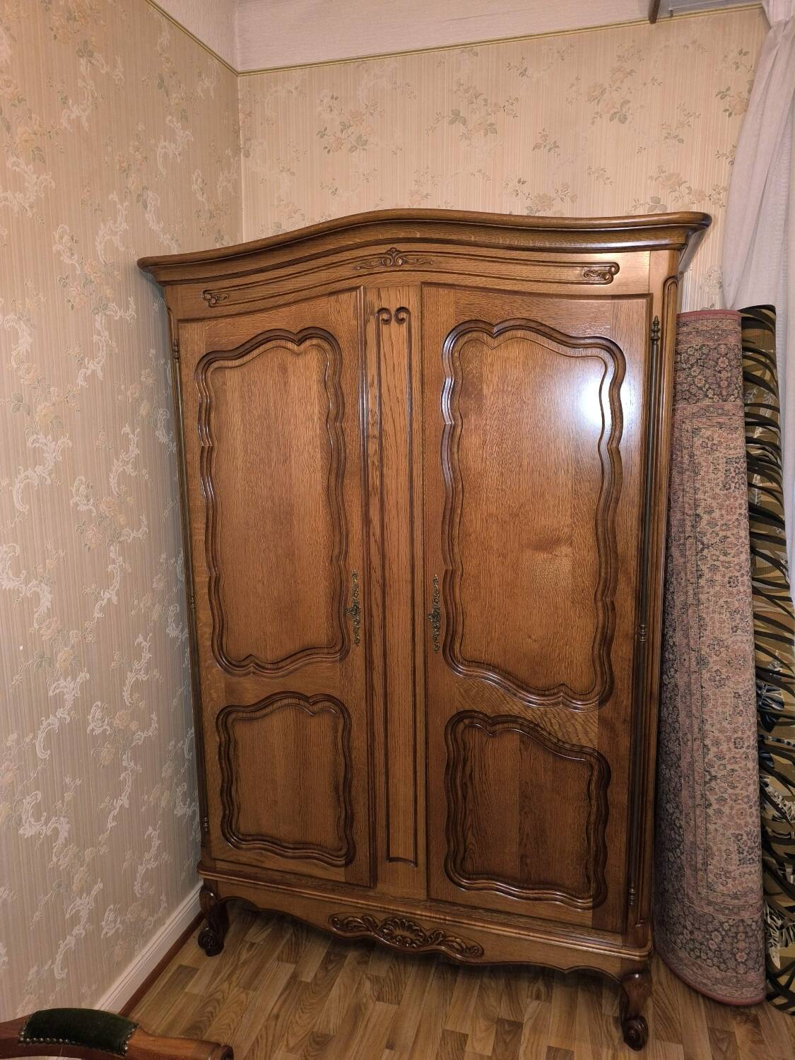 Armoire en bois vintage