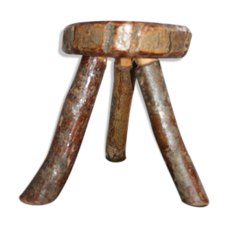 Tripod farm stool