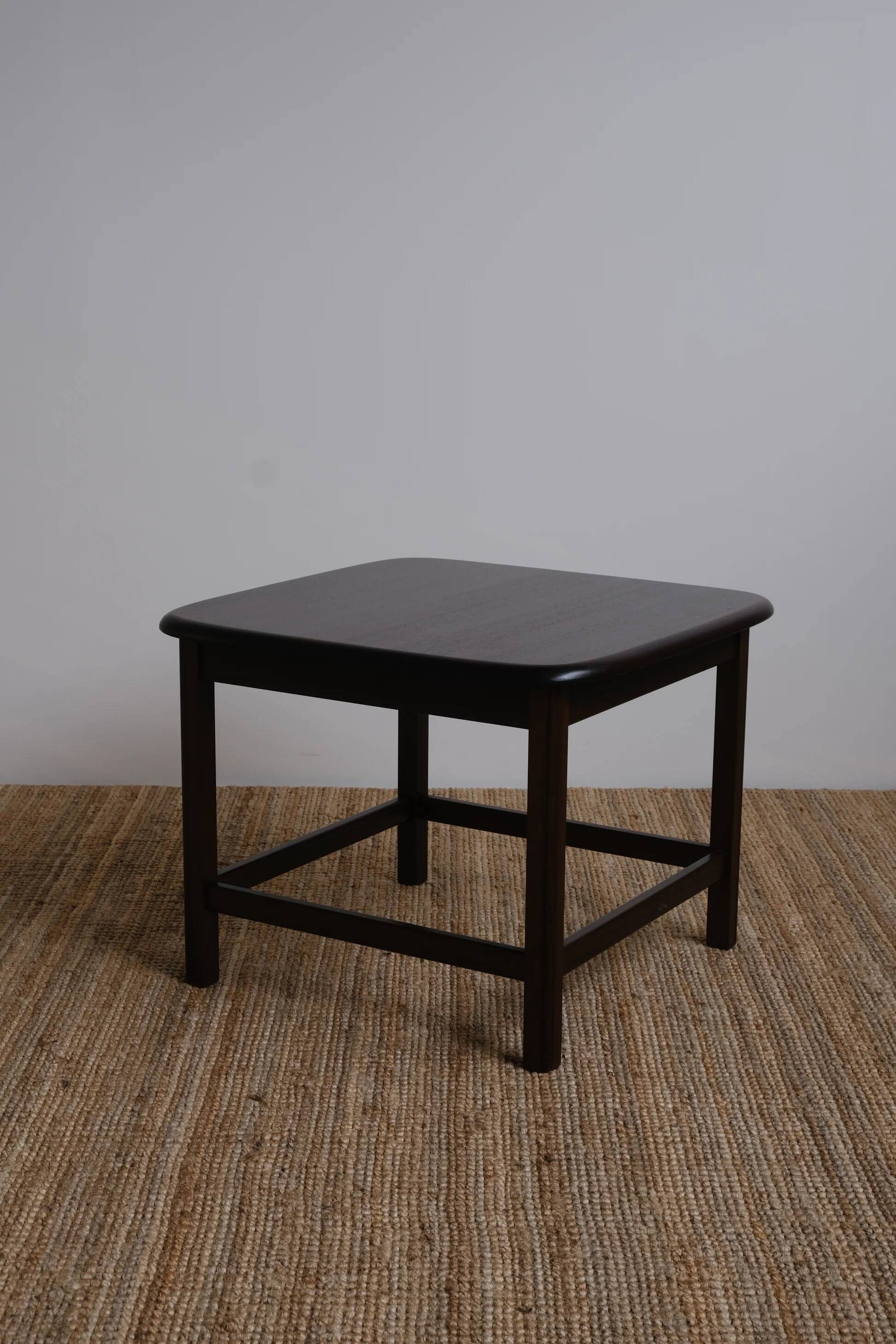 Table basse en acajou danois