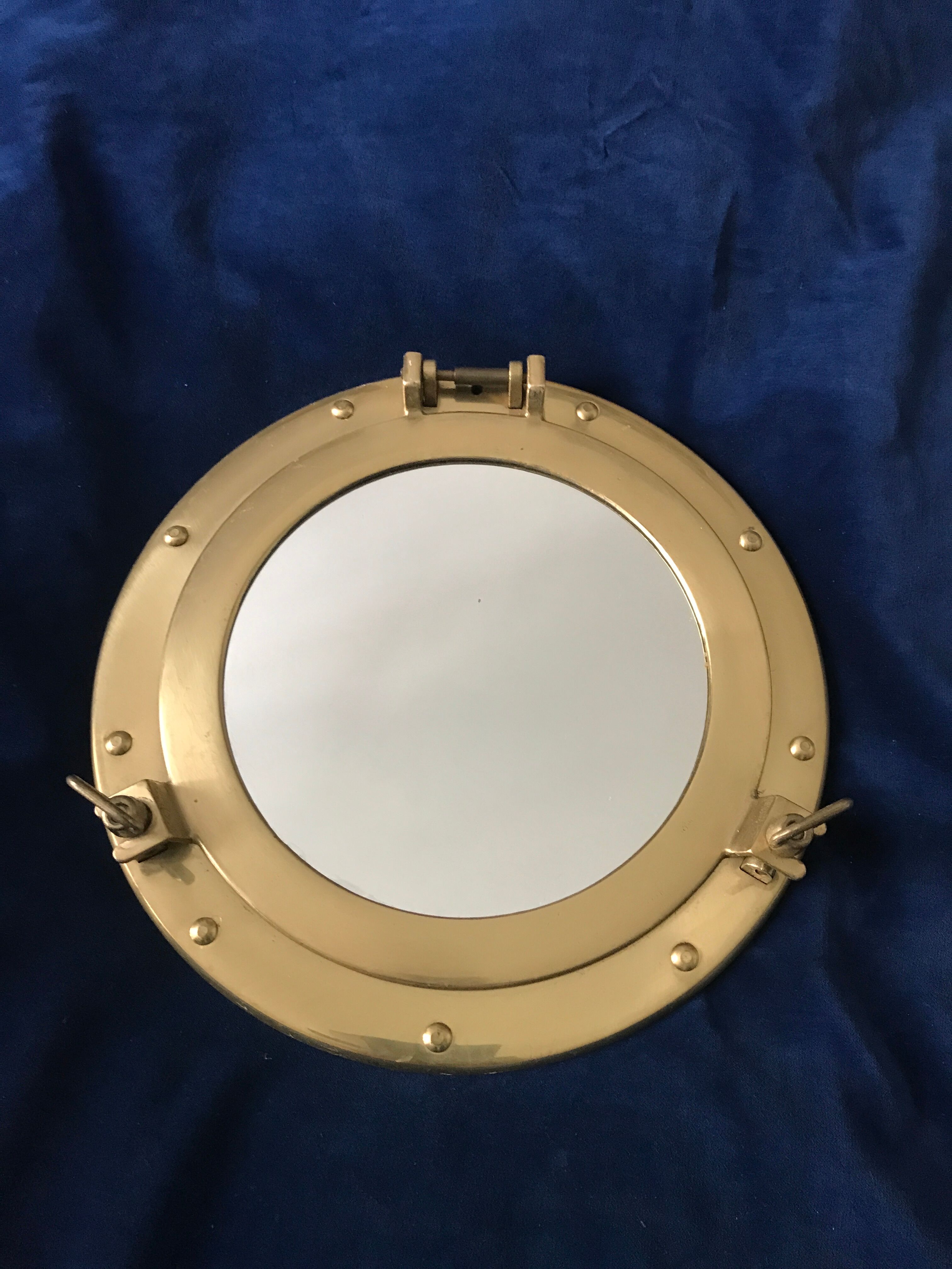 Porthole mirror