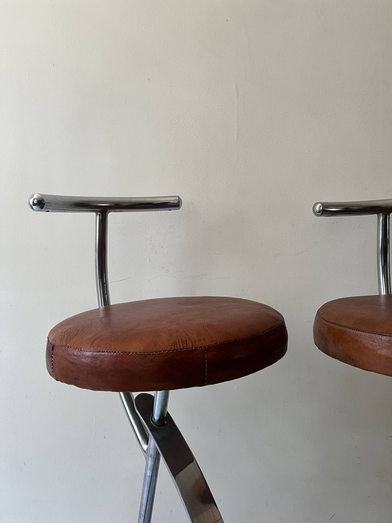 Bar stools in tubular chrome and tan leather, 1970s