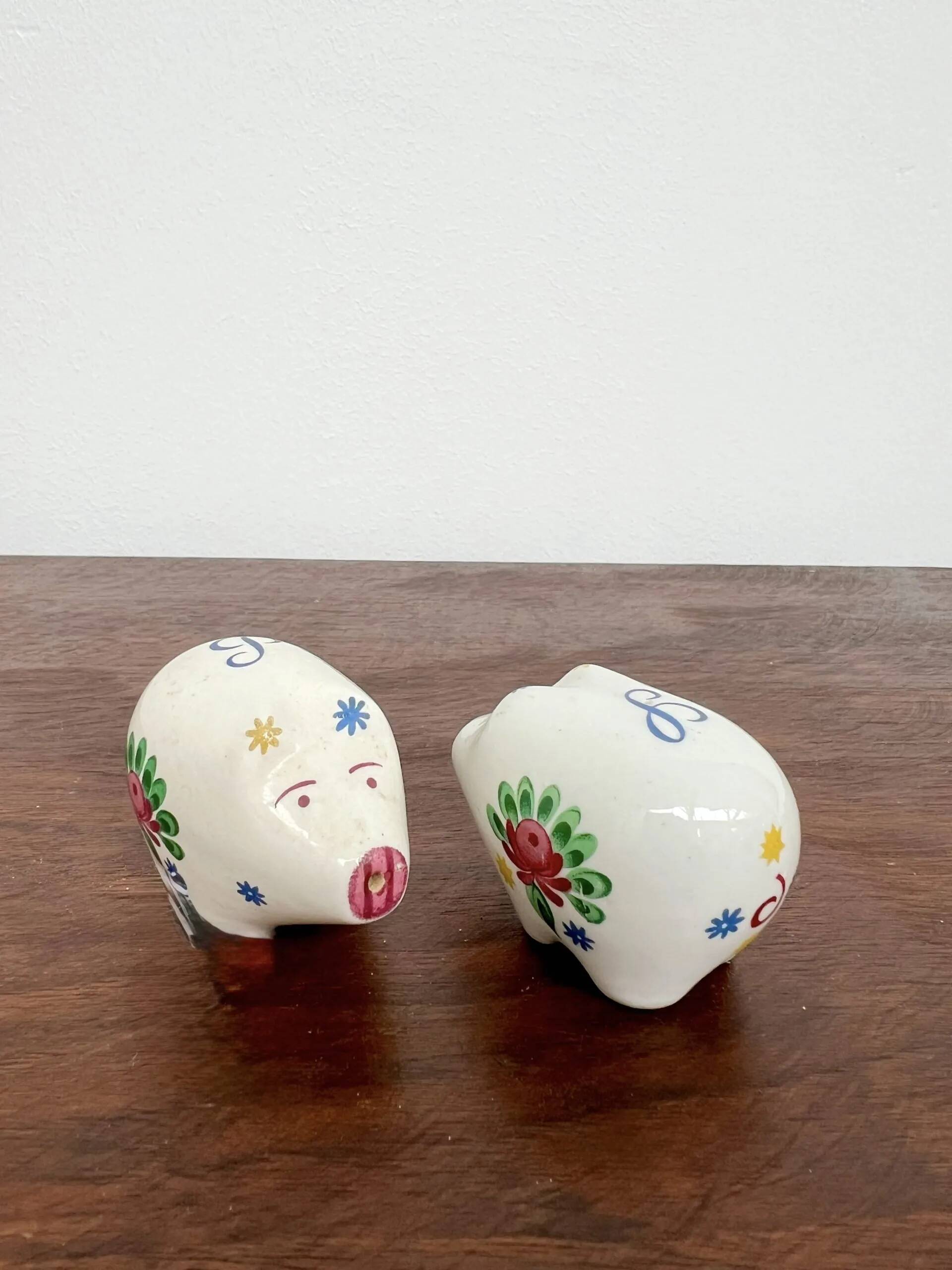 Ceramic pig salt and pepper shaker set