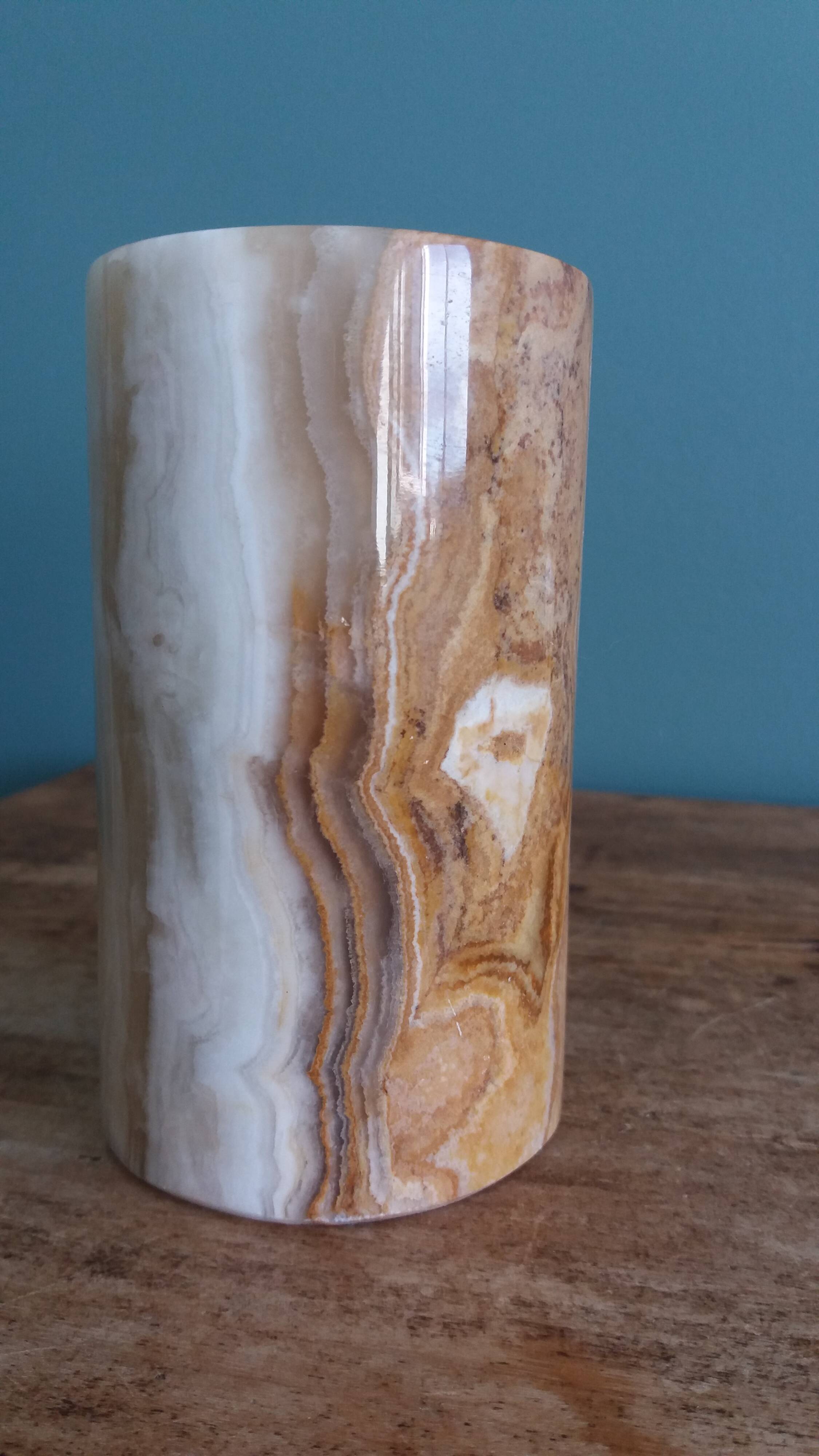 Vase pot for brushes and pencils in marble or onyx.