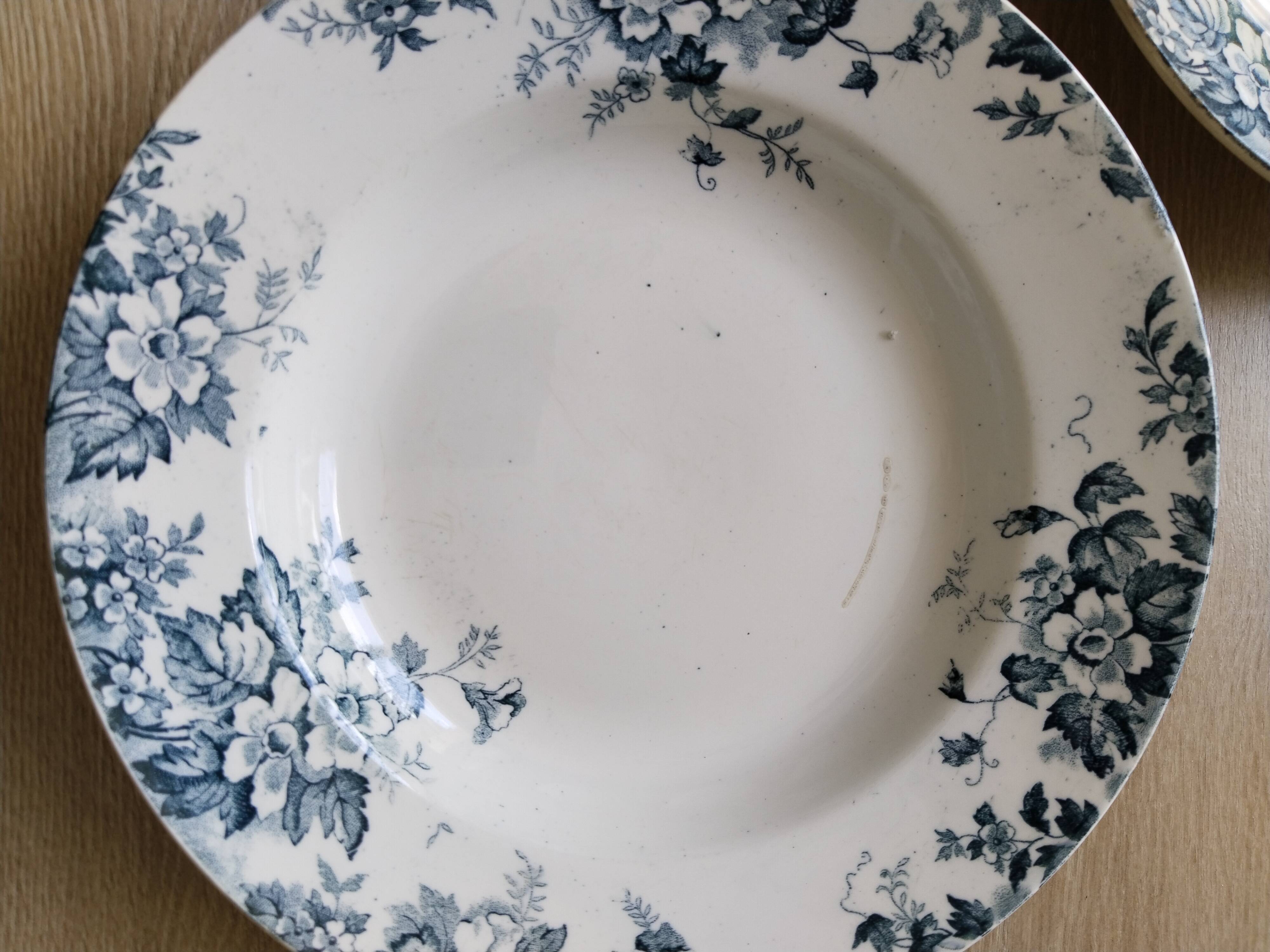 Assiettes creuses ( 5 ) en faïence de Saint Amand et Hamage  , Terre de fer , modèle Marie Louise