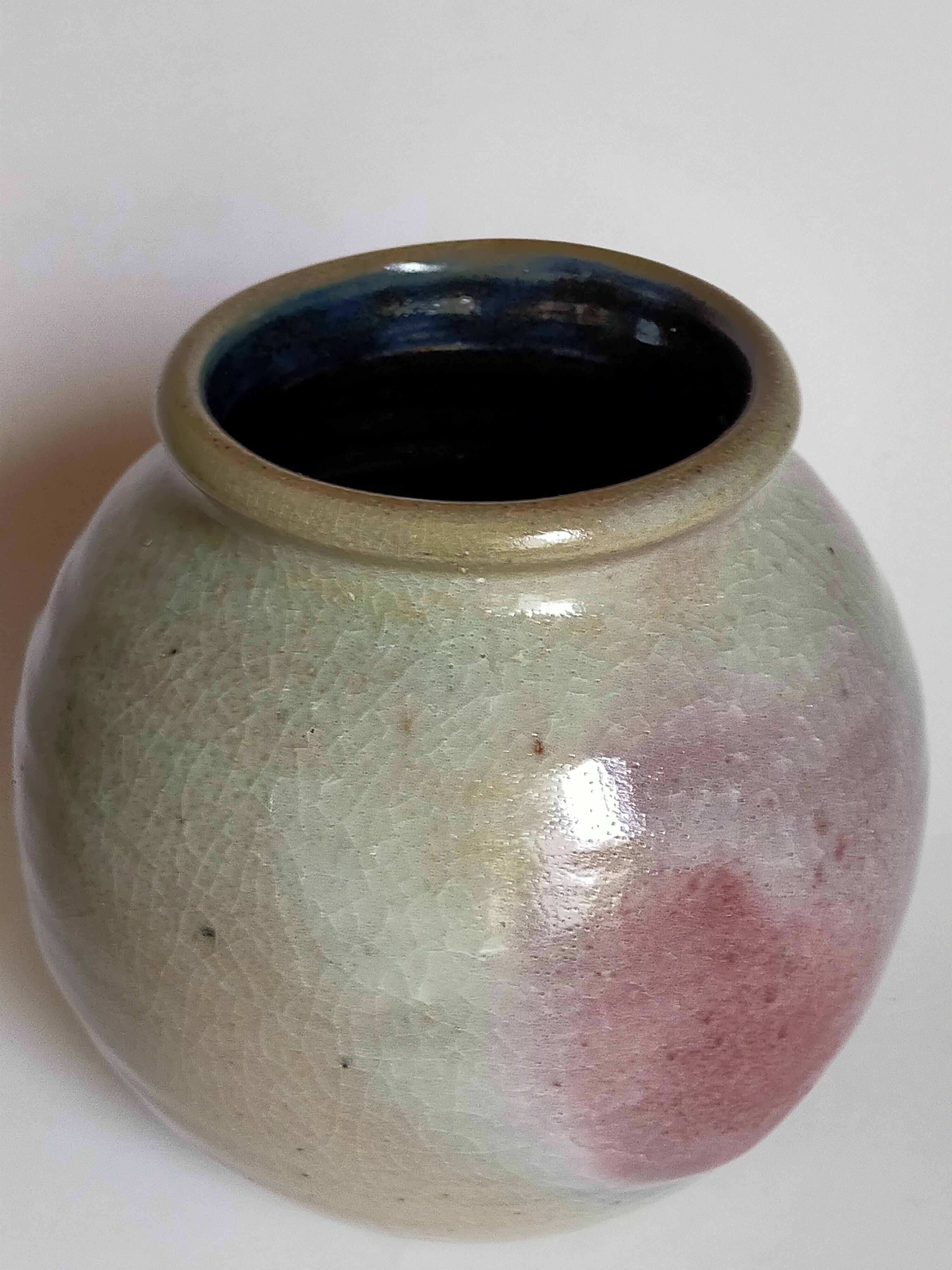 Ball vase in enamel sandstone cracked inside Indigo