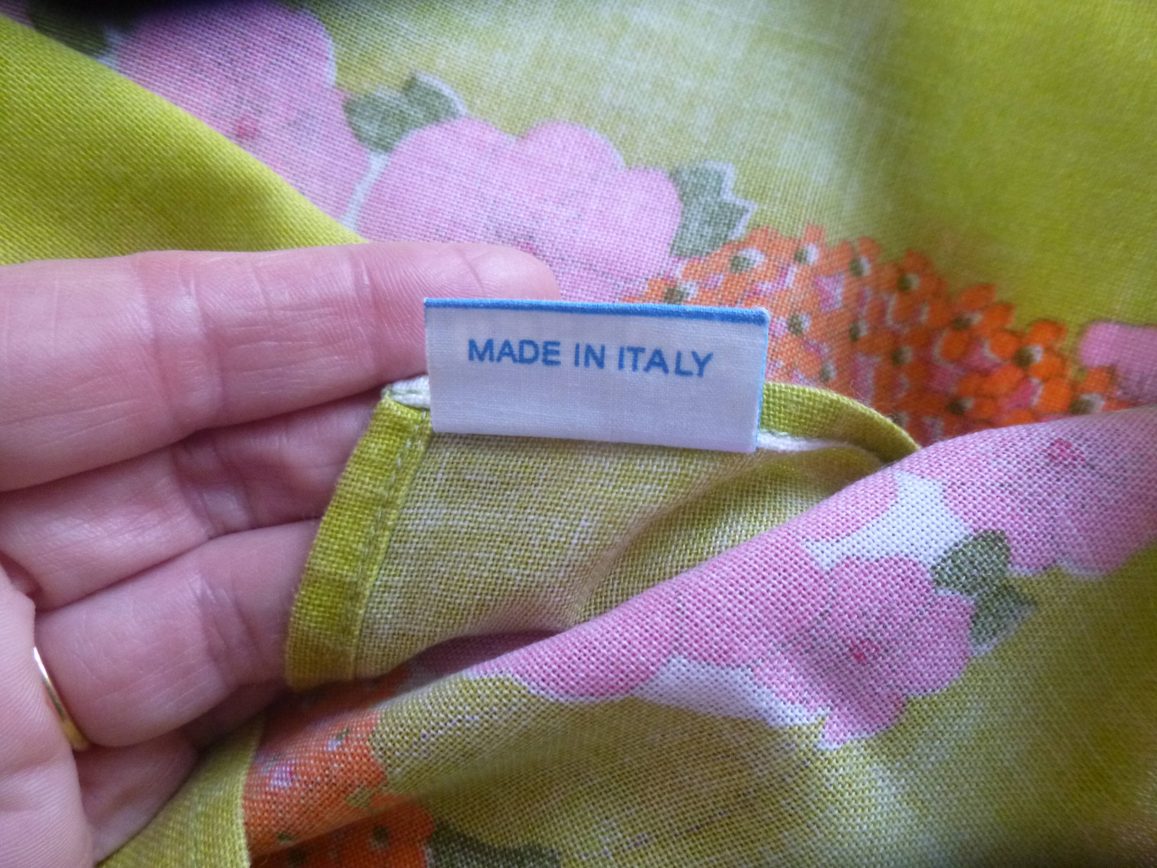 Bassetti 70s tablecloth and its 12 napkins