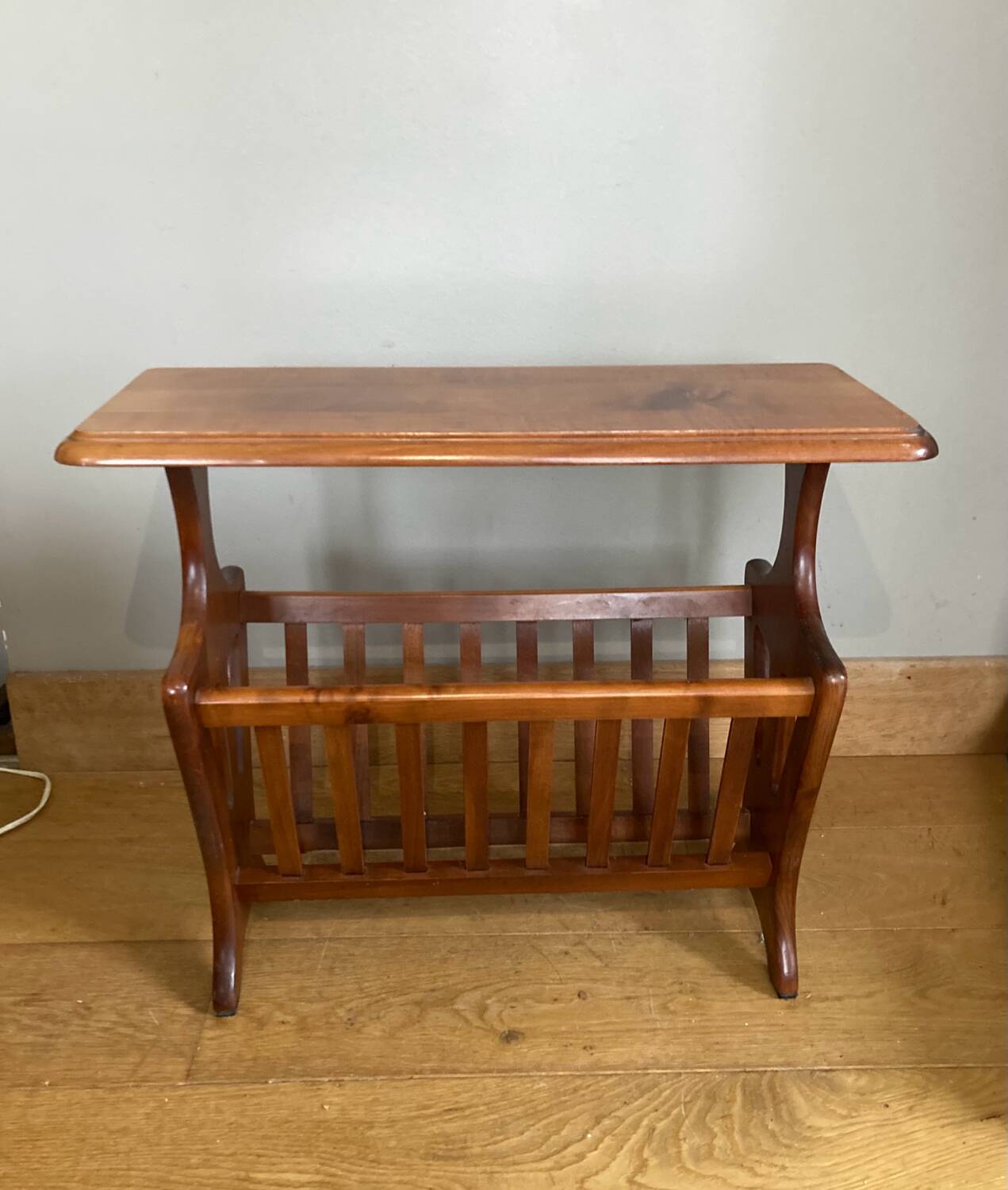 Vintage magazine rack with shelf, Solid cherry wood side table from the 1990s