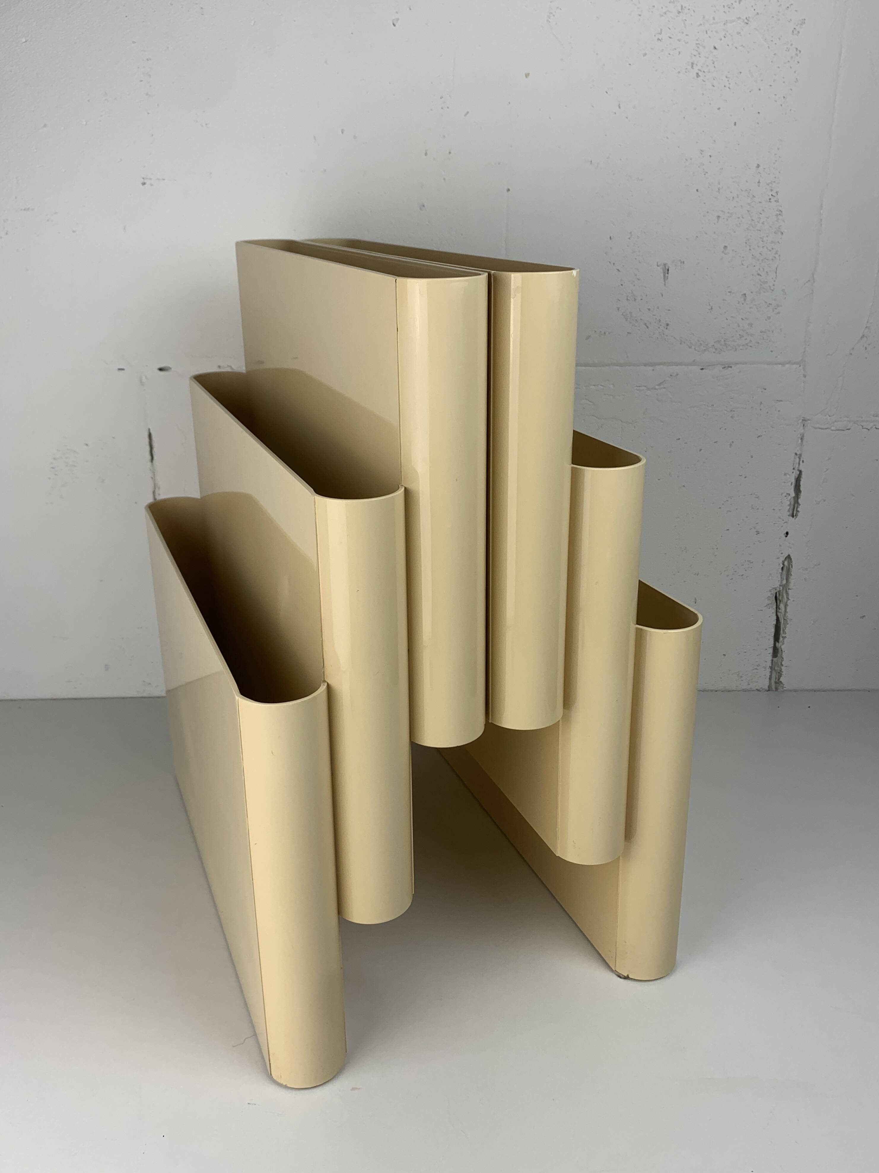 Beige off white Magazine Rack by Giotto Stoppino for Kartell, Italy, 1970s