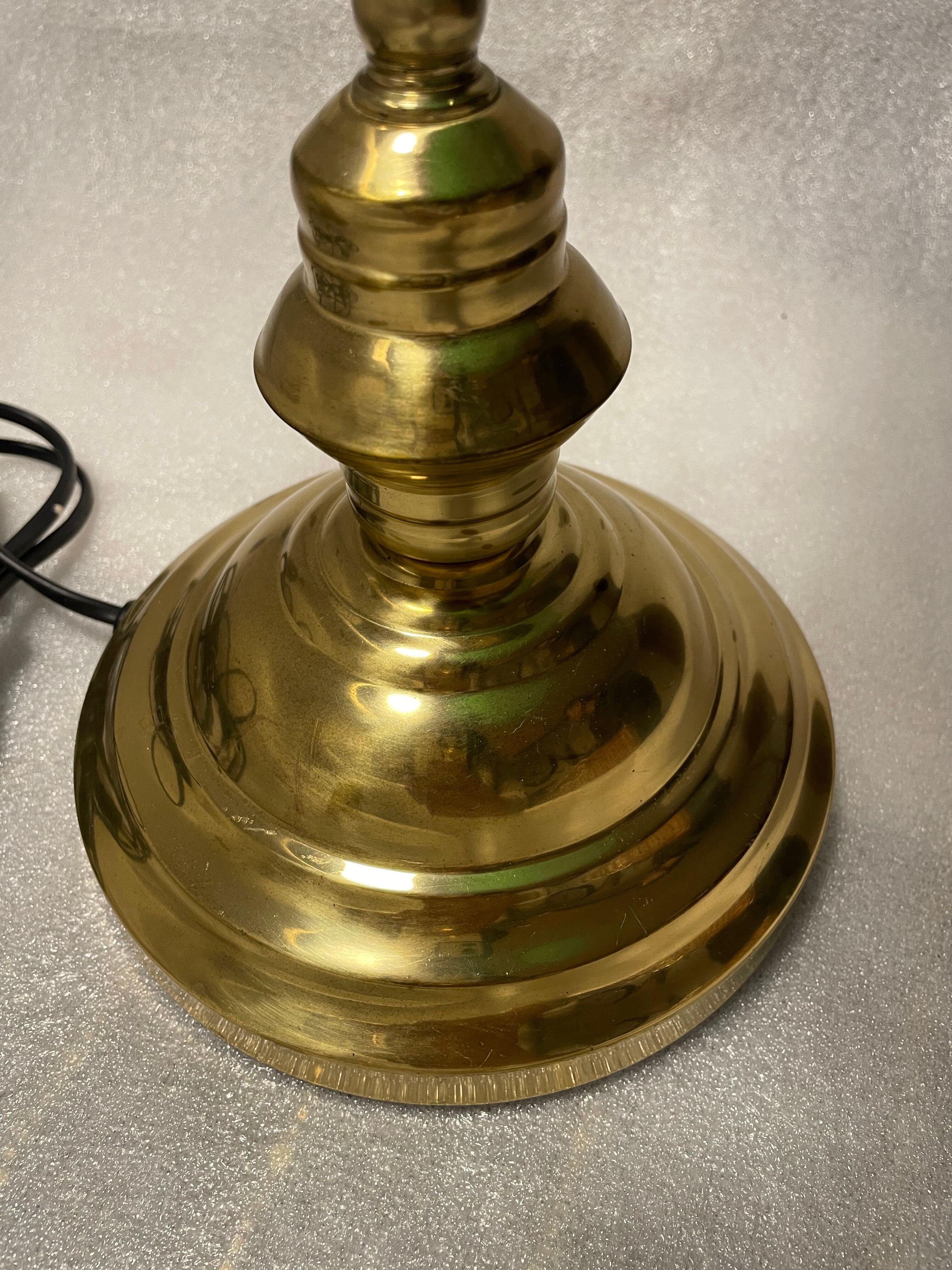 Steel avocado lamp