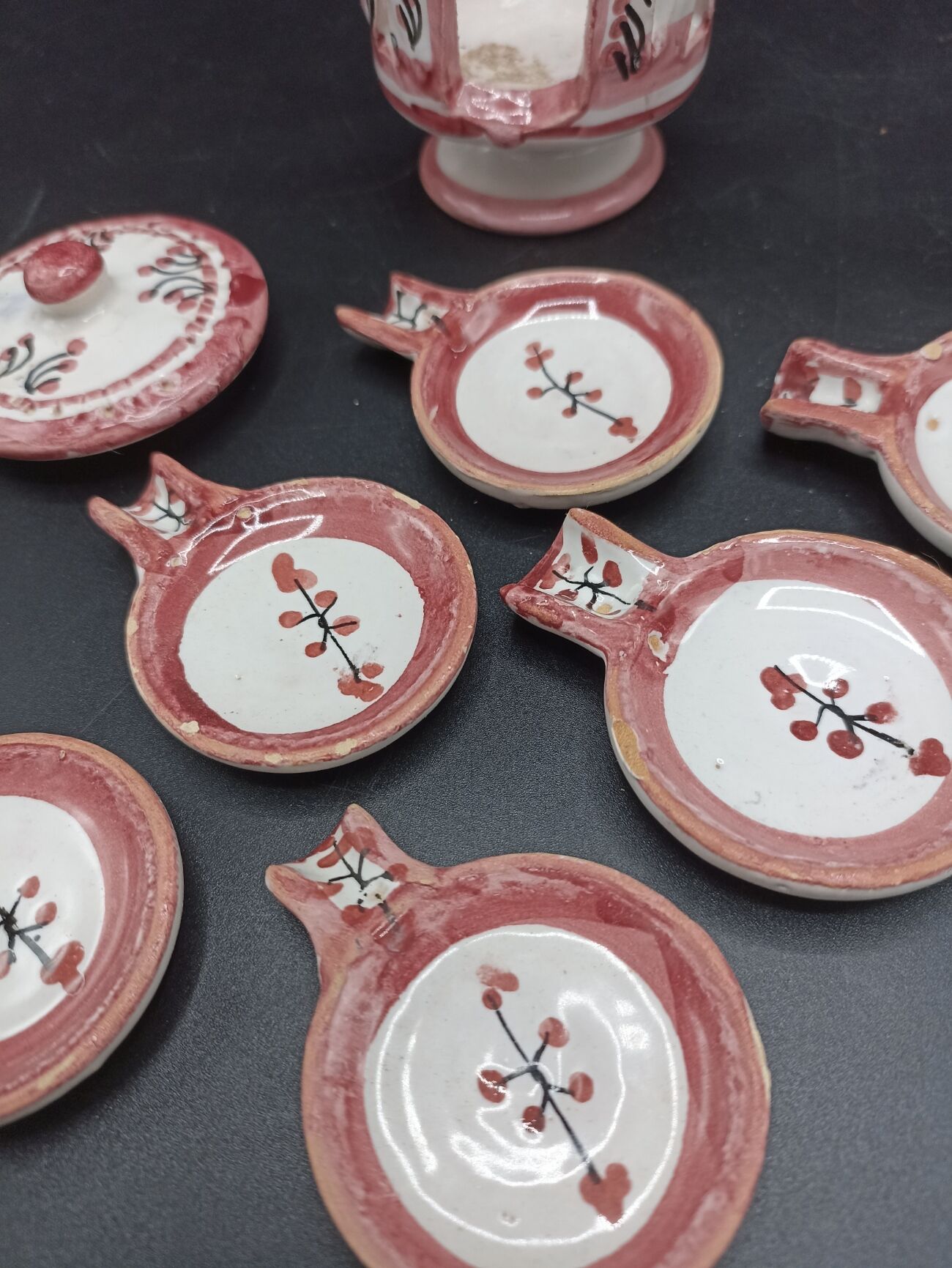 Glazed terracotta guest ashtray - rose