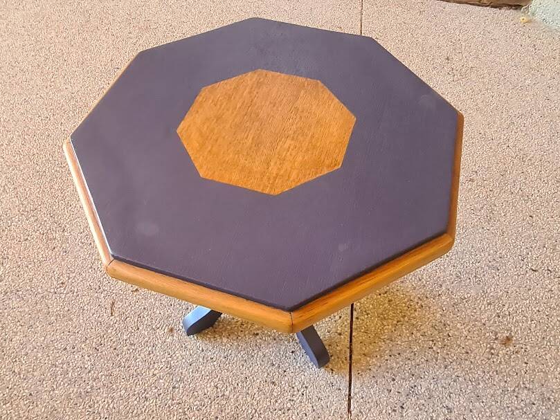 Octagonal wooden coffee table with central leg