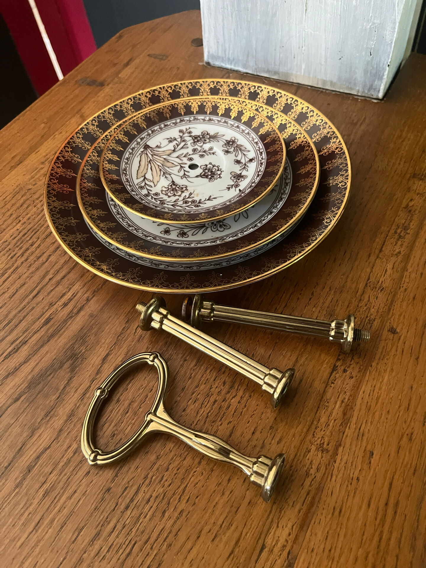 Présentoir à gâteaux en porcelaine