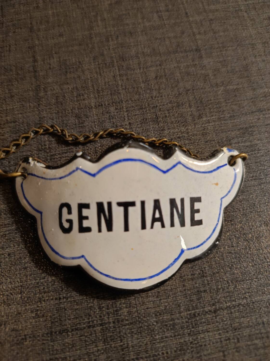 Enameled plates for bottles