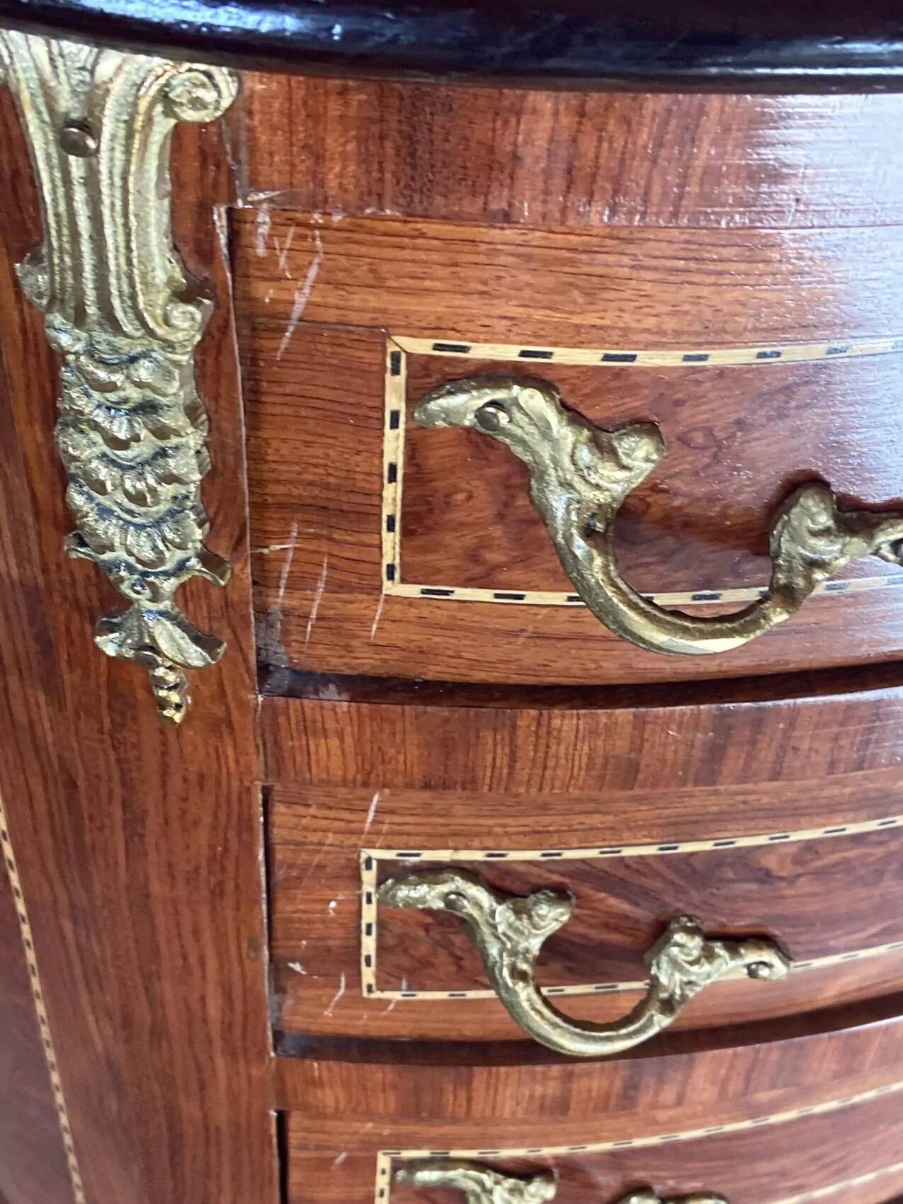 Curved Louis XV style chest of drawers with four drawers – 20th century.