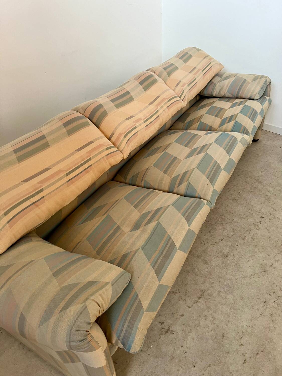 Ancien canapé Maralunga 3 places design italien des années 70 Cassina tissu patchwork