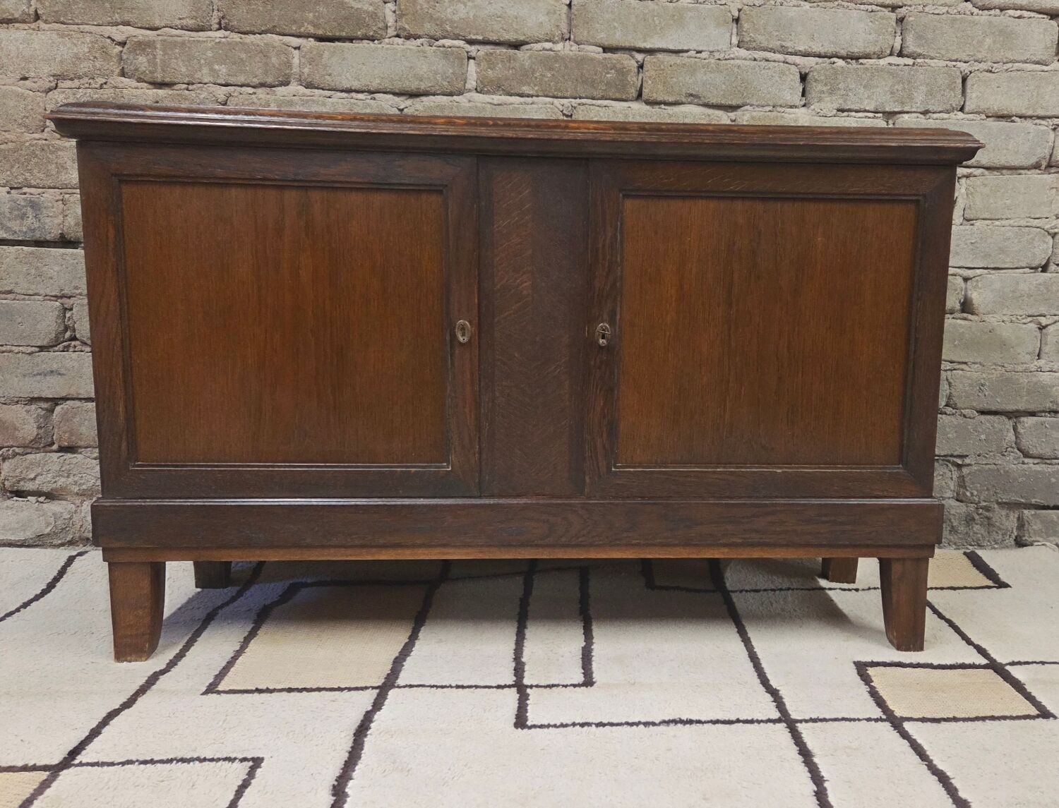 Vintage two-body display cabinet in oak from the 1950s.