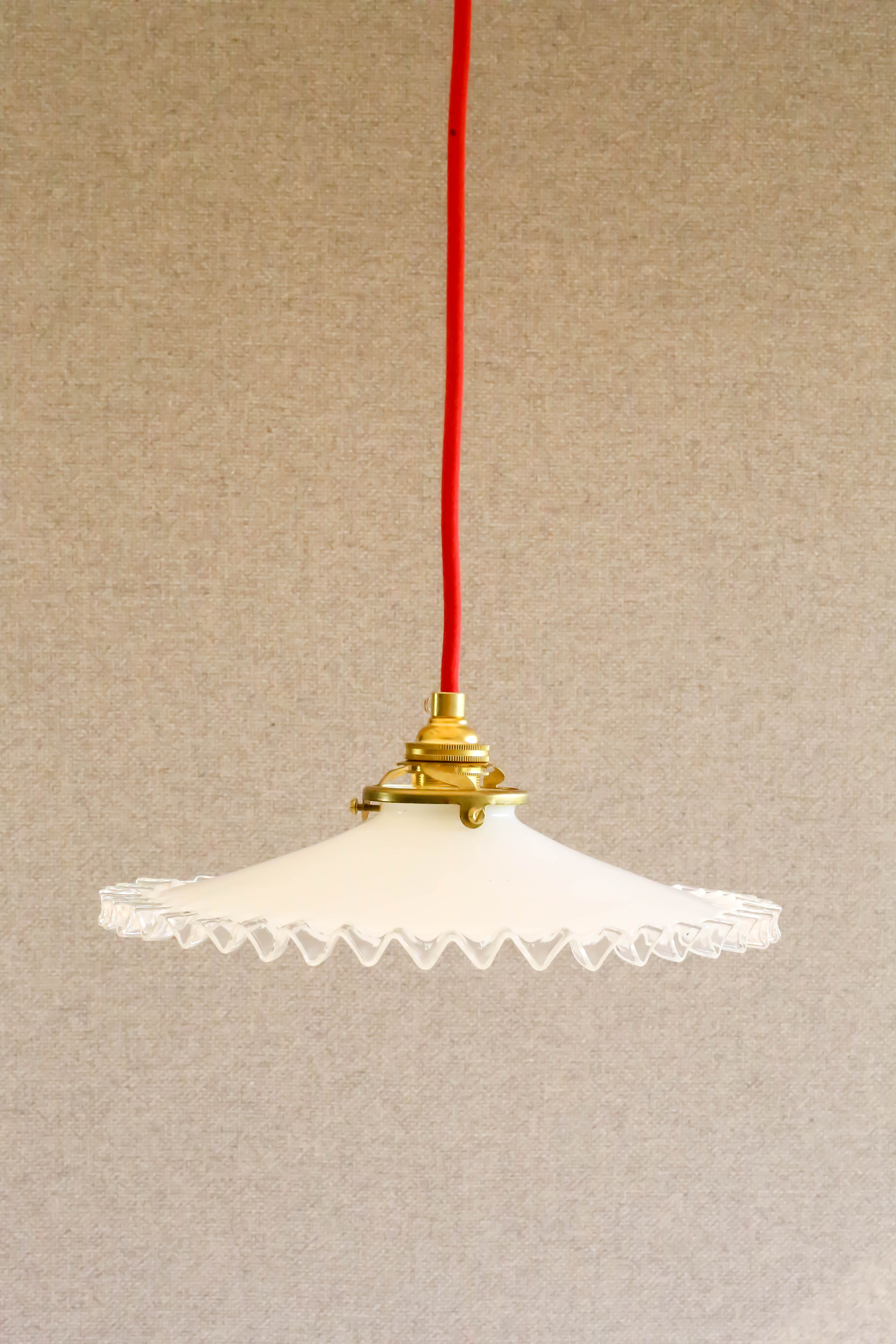 Toothed white opaline pendant lamp with new brass cable and socket