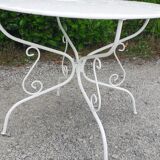 Garden furniture 1 table 4 armchairs in old white wrought iron.