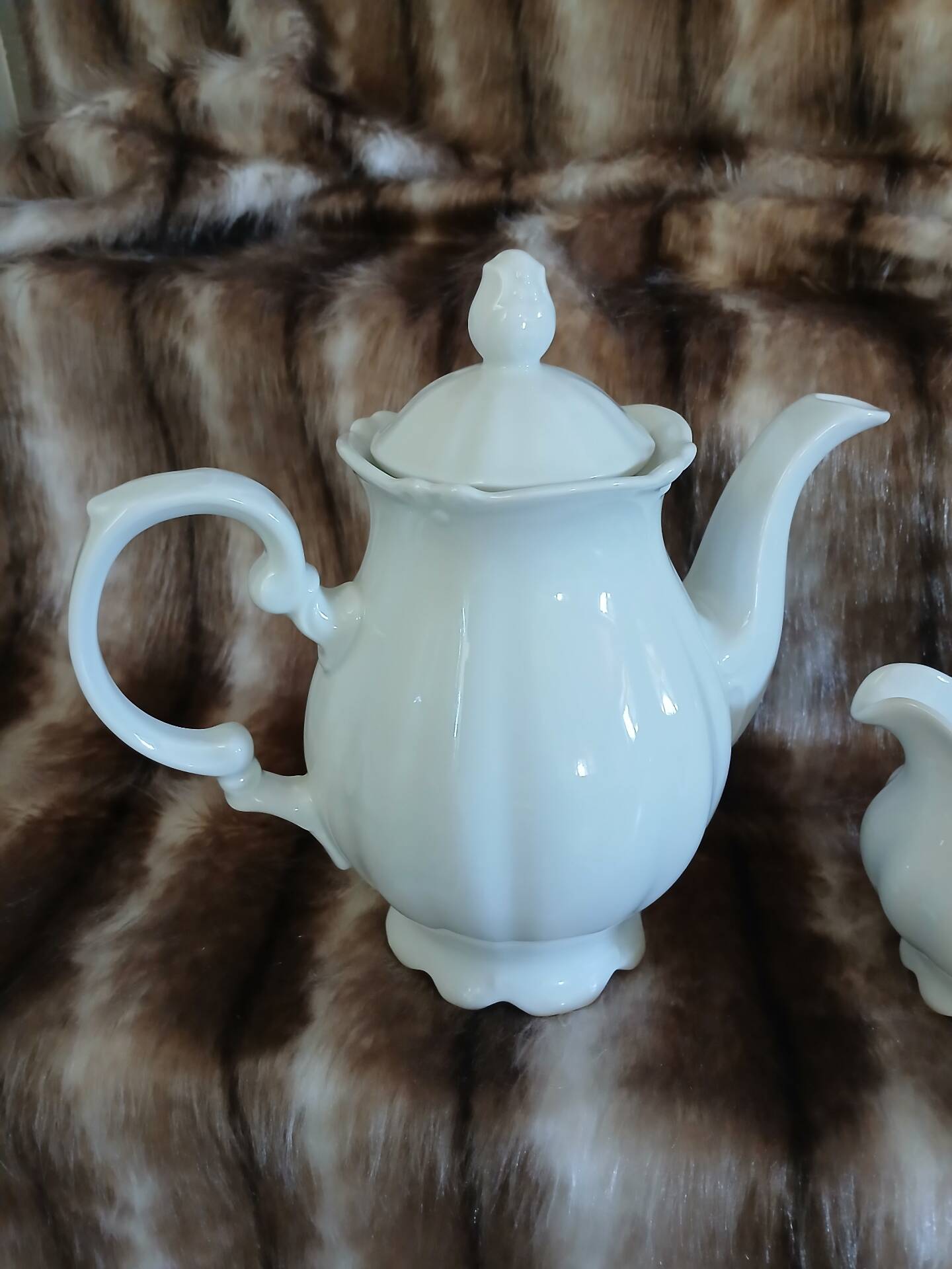 Coffee pot + porcelain milk jug
