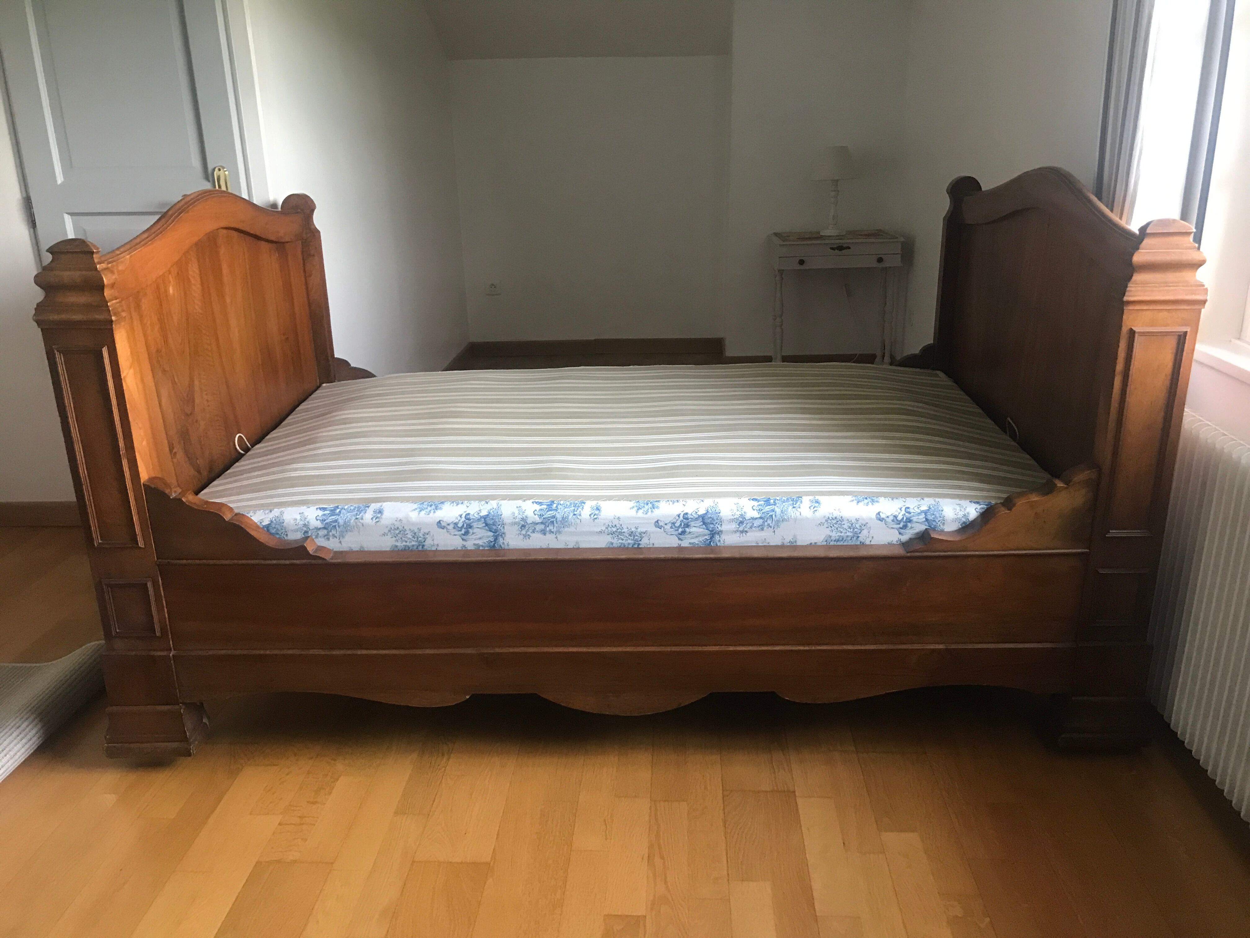 Walnut boat bed