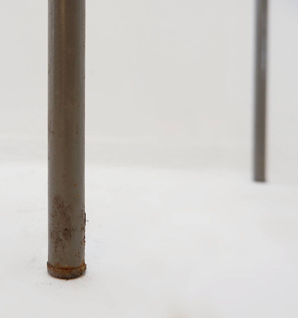 Set of 4 gray metal chairs in the style of Starck's "Von Vogelsans" model