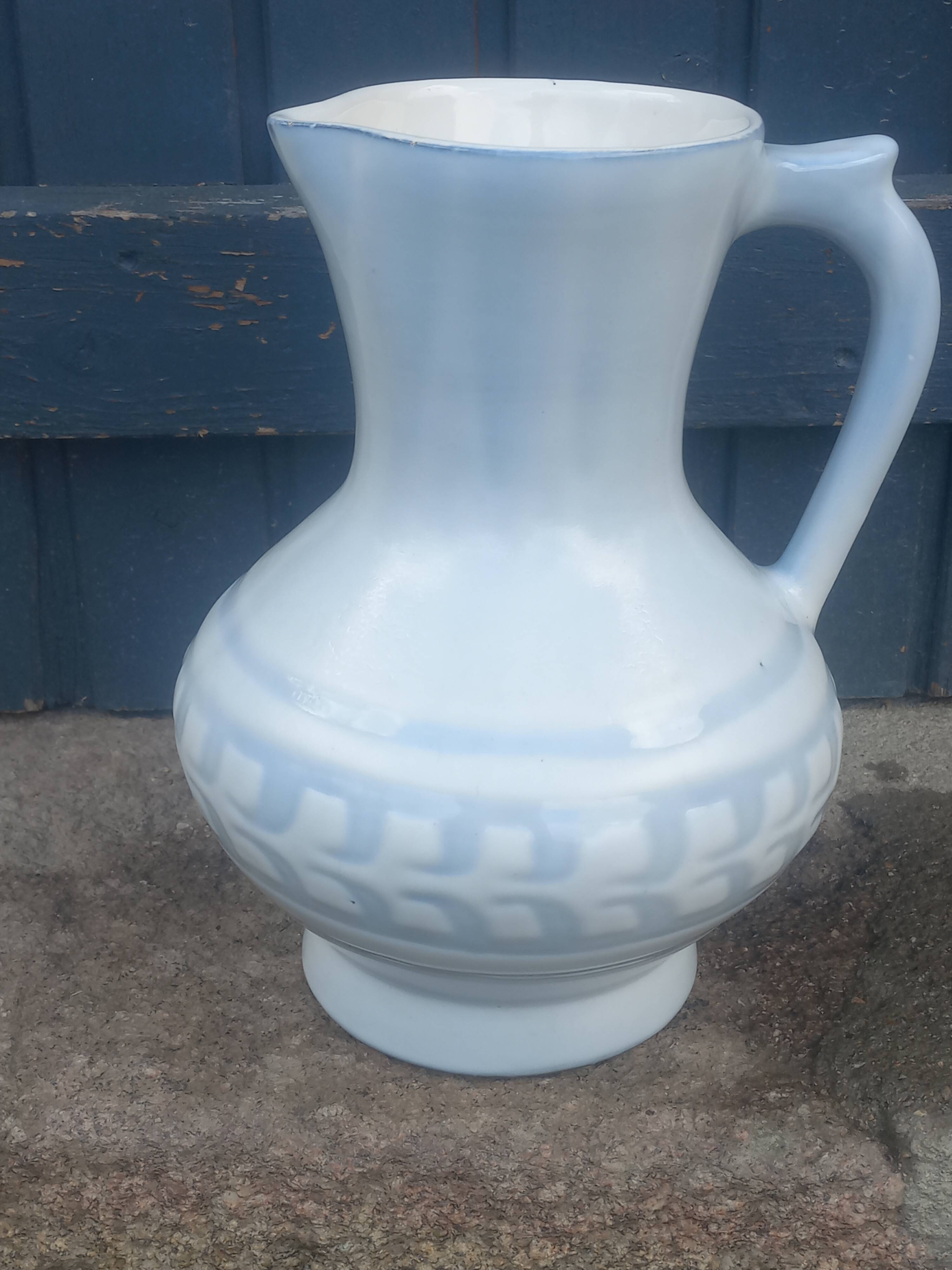 Roger Capron pitcher vase in Vallauris ceramic