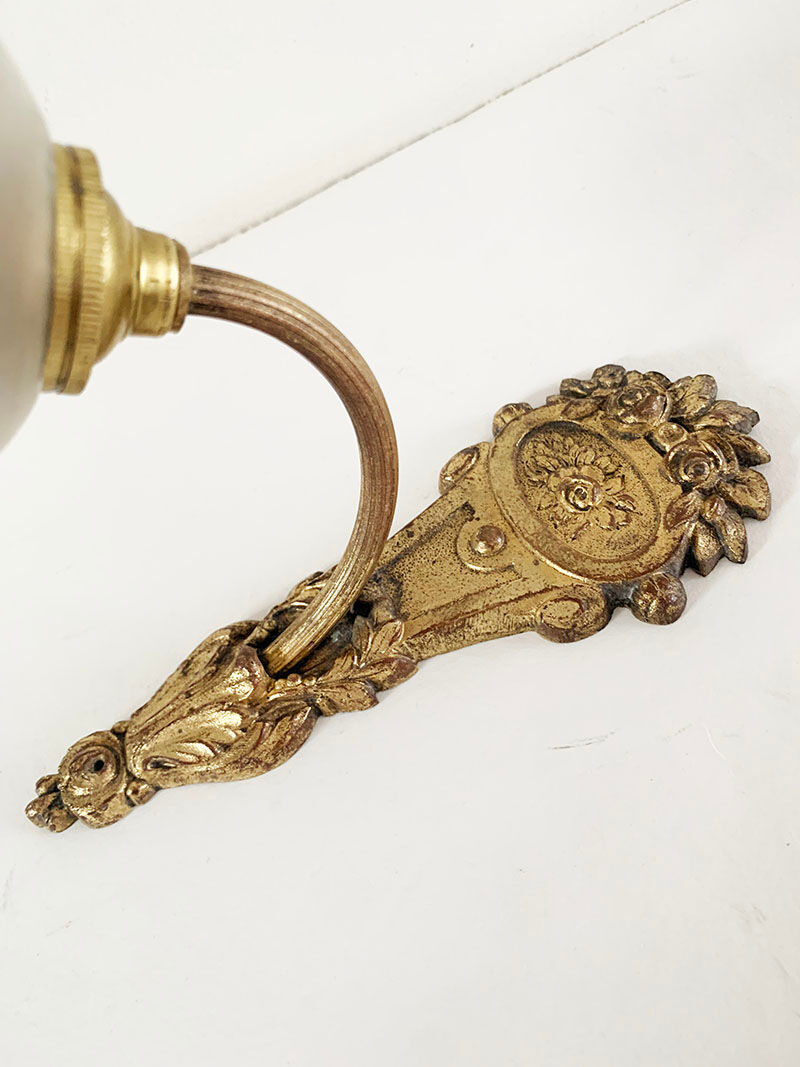 Tulip and brass applique