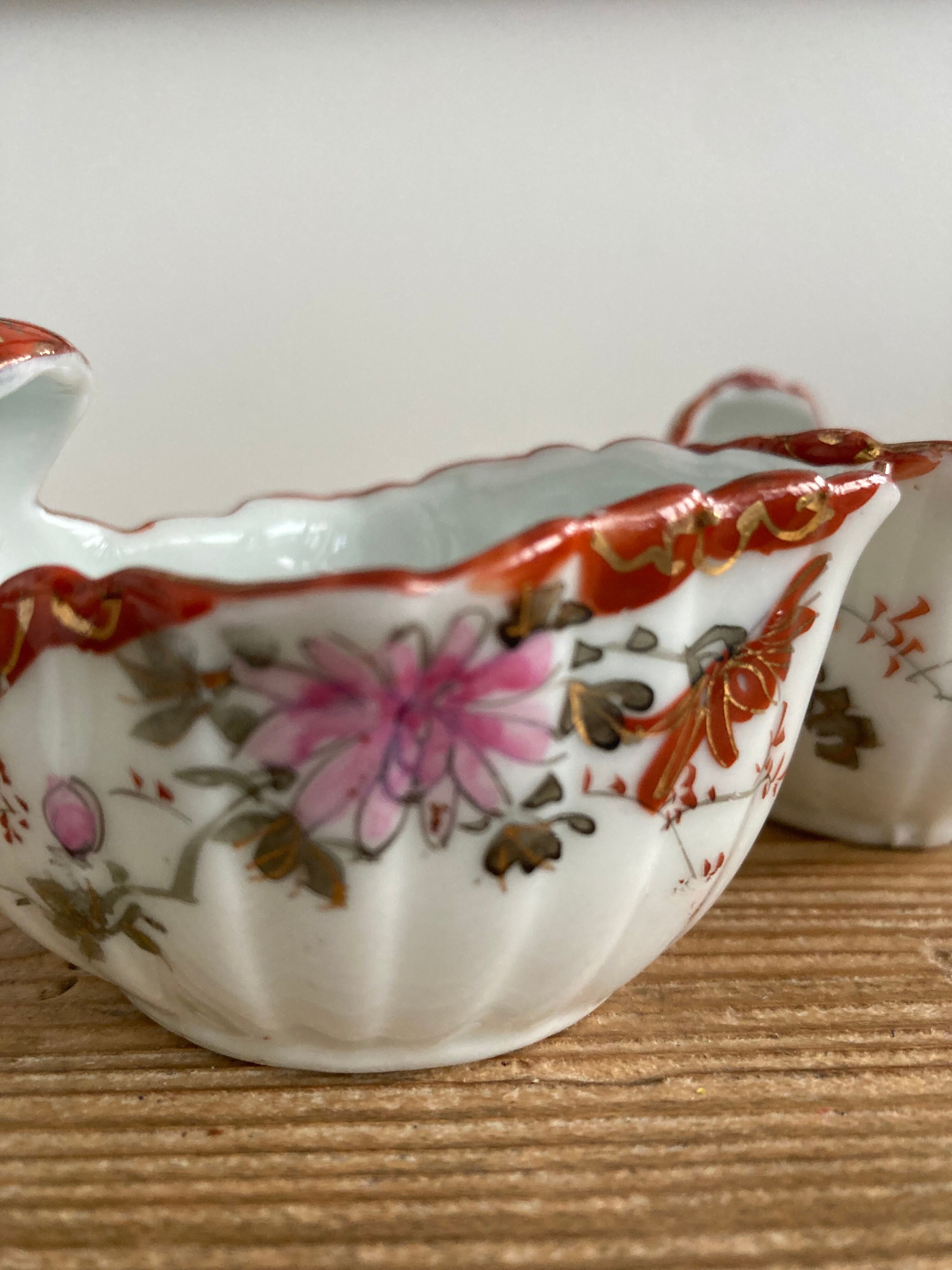 Pair of salerons shell Louis XV style porcelain of the nineteenth