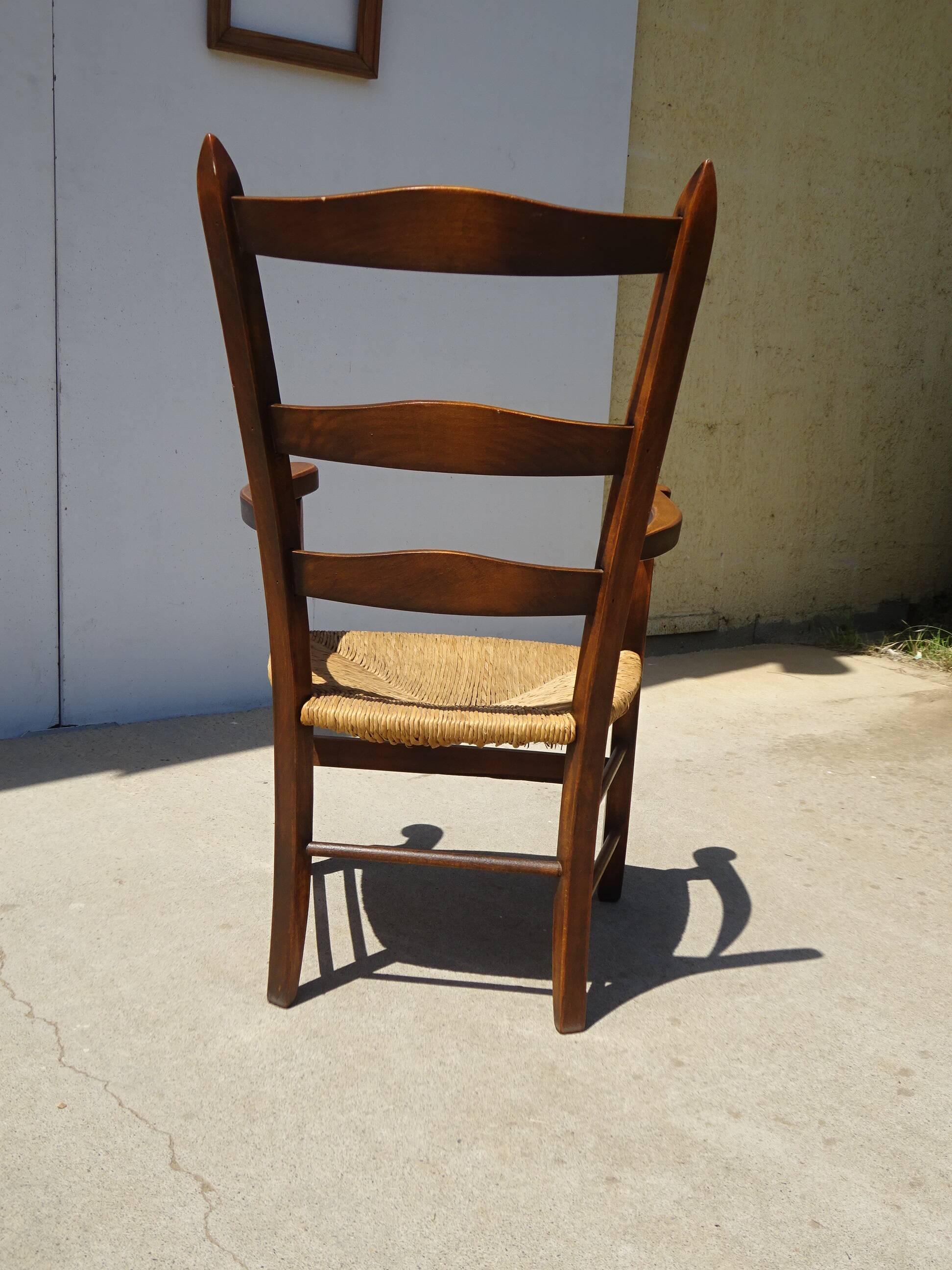 Fauteuil traditionnel en bois et paille