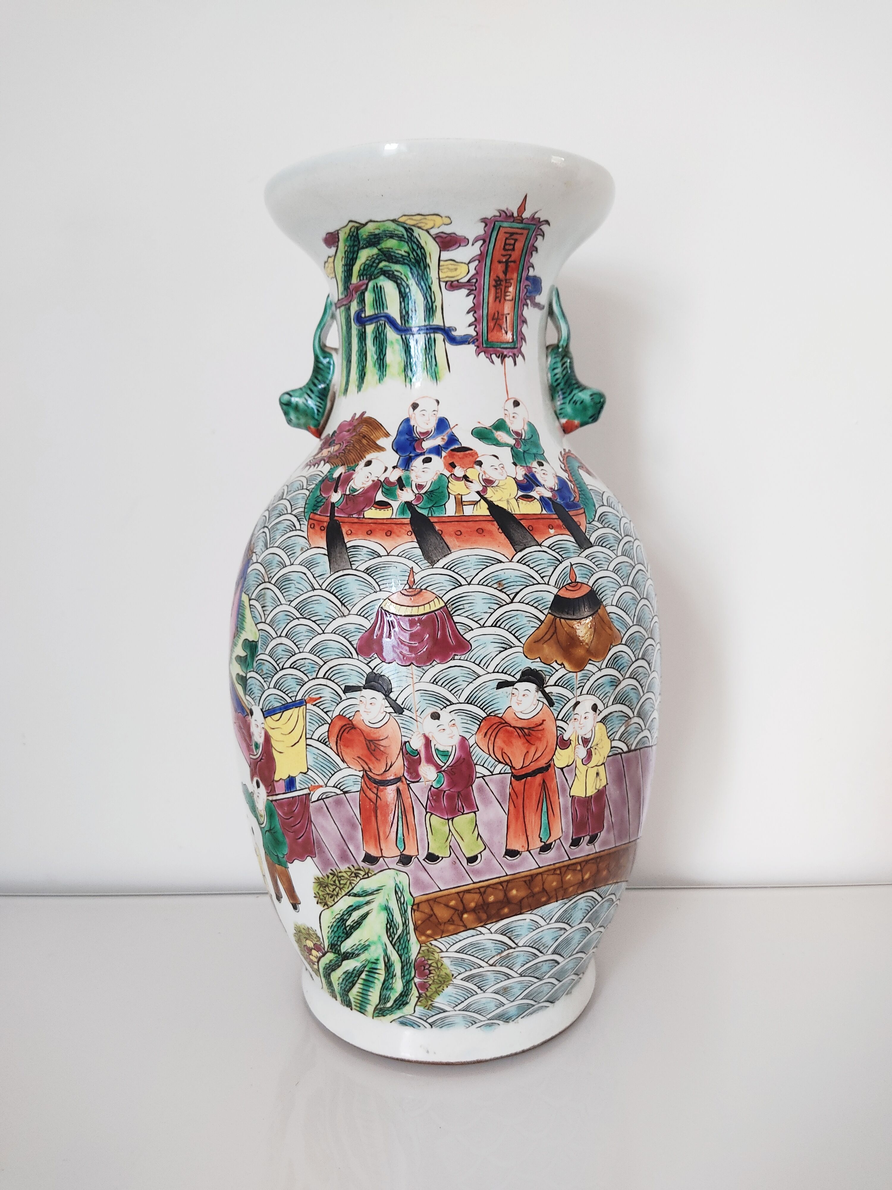 Chinese vase family green decoration dragon kite