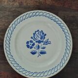 Assiette fleur bleu signé PB